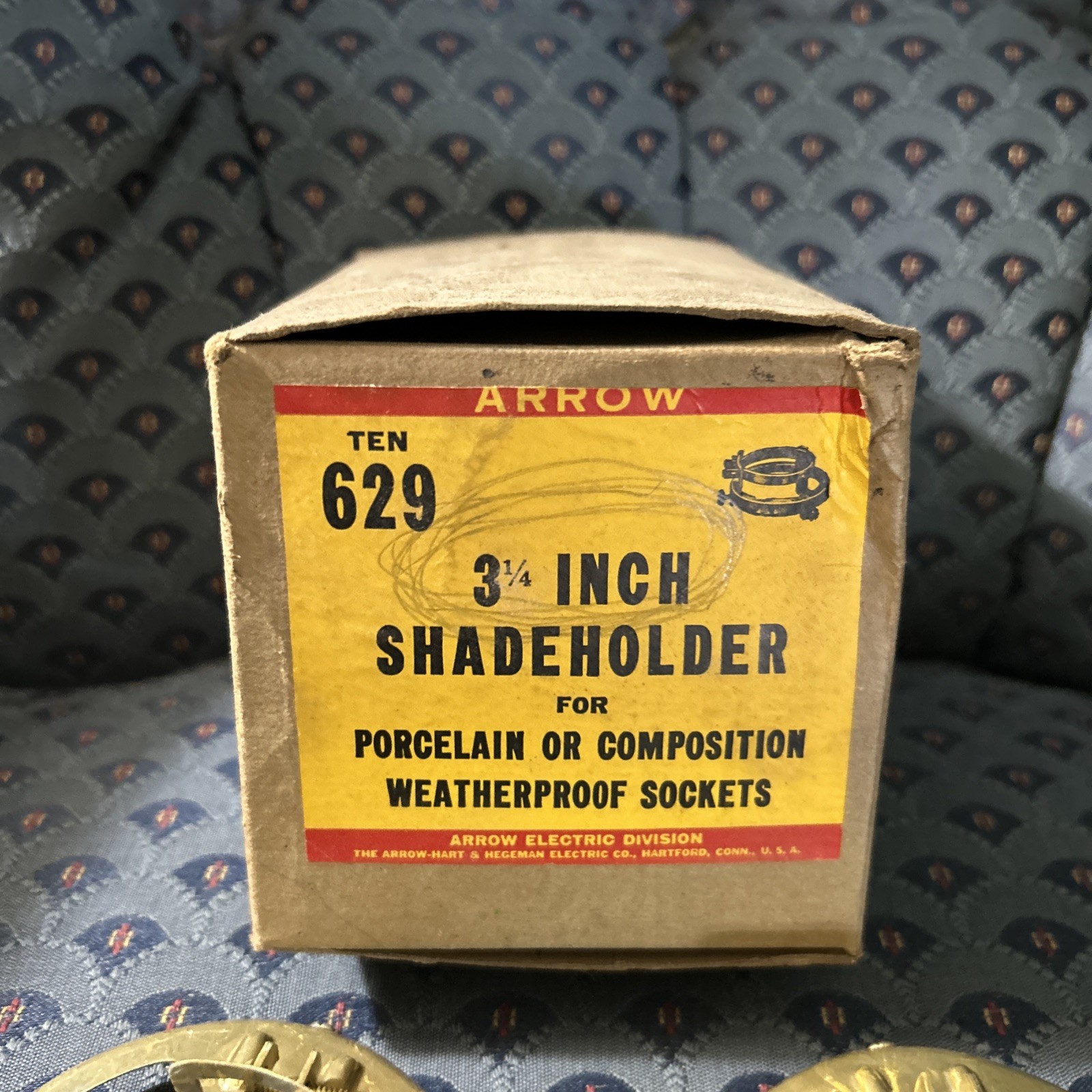 12 Vintage Lamp Shade Holder 3 1/4” Arrow Electric Brass For Porcelain Sockets 12 Vintage Lamp Shade Holder 3 1/4” Arrow Electric Brass For Porcelain Sockets