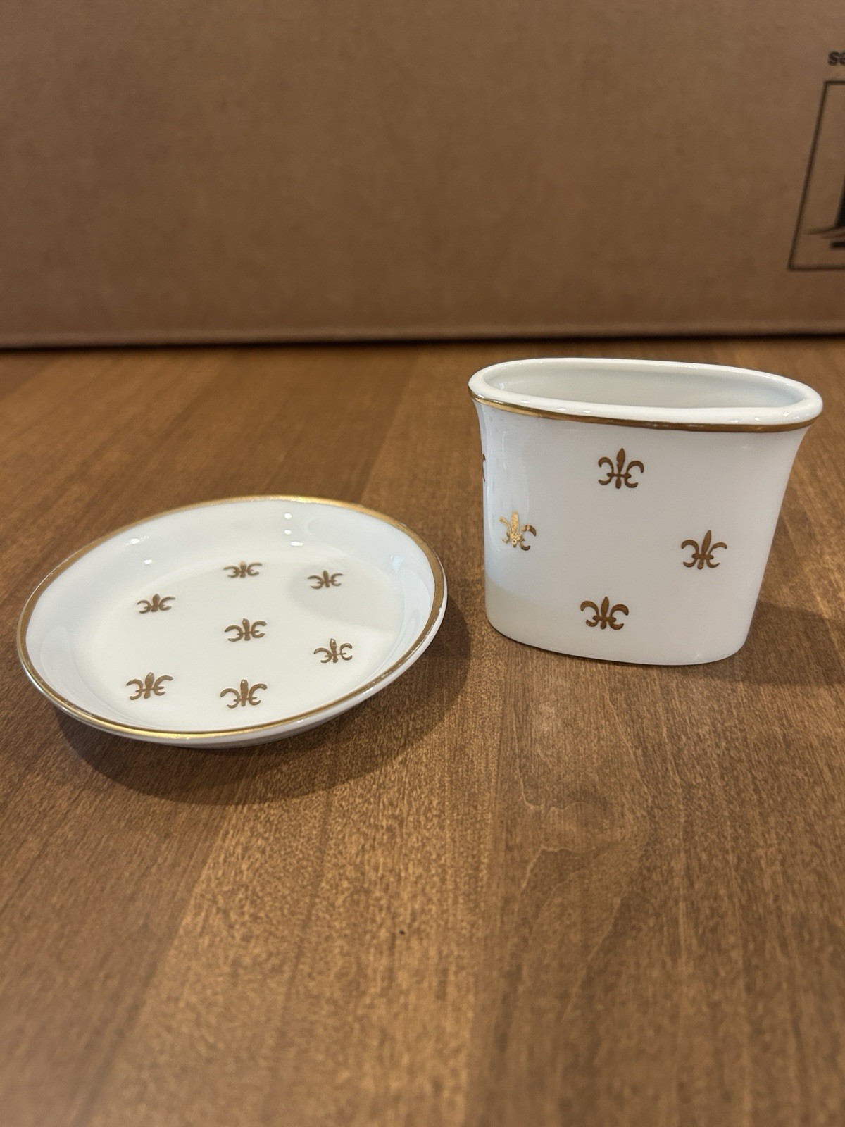 Lefton China Gold Fleur‑de‑Lis Smoking Set  1028 Ashtray & Cigarette Holder