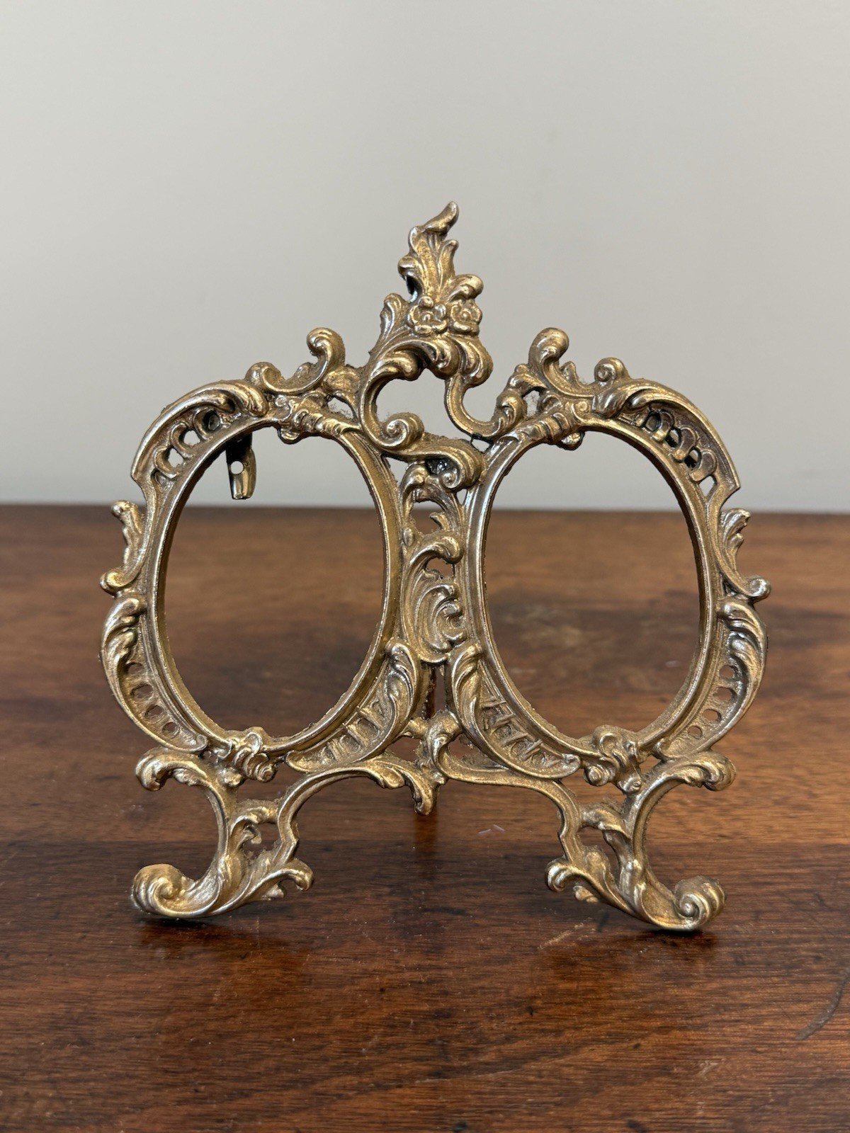 Vintage Ornate Brass Double Oval Picture Frame Rococo Victorian Style 5.5\