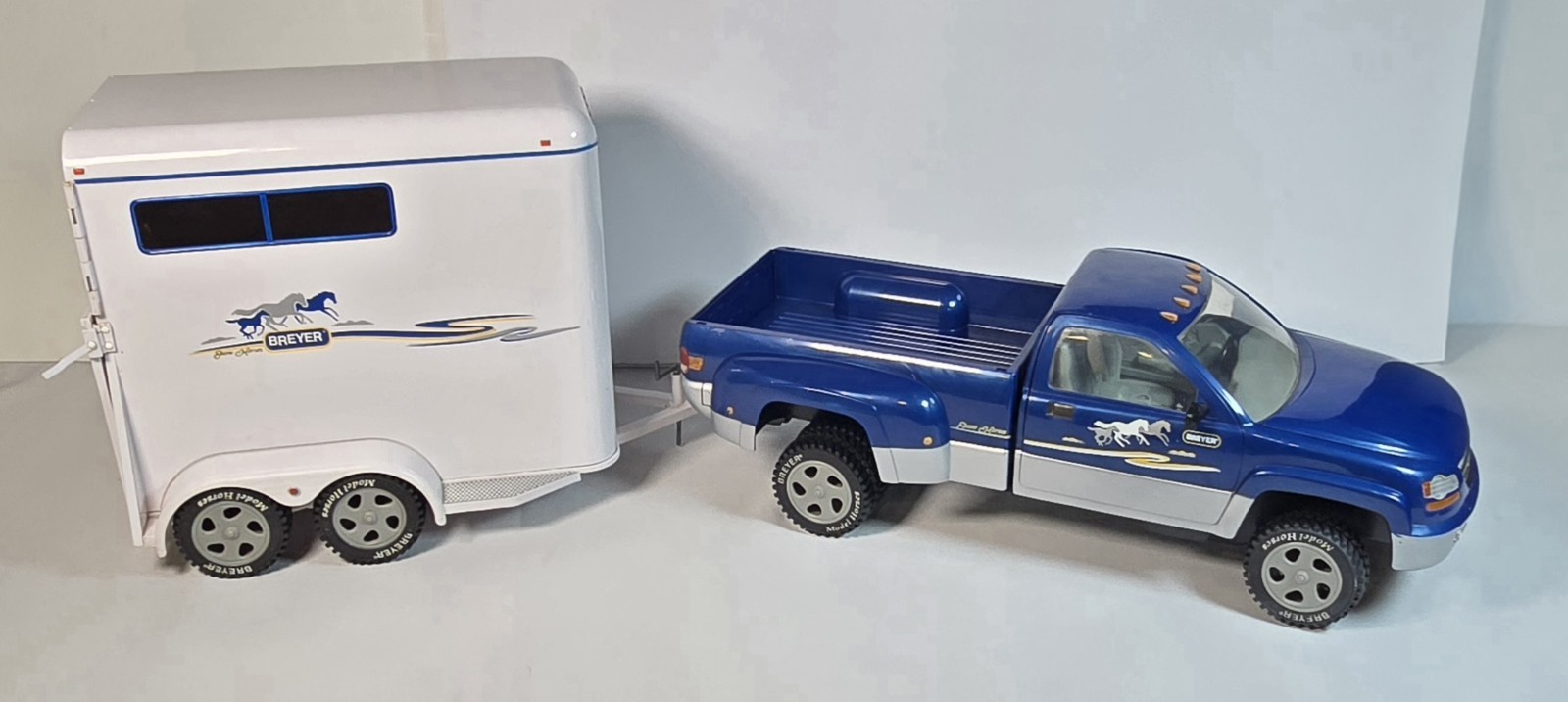 Vintage 2002 Breyer Horse Trailer + Round Up Dually Pickup Truck Show Horses Vintage 2002 Breyer Horse Trailer + Round Up Dually Pickup Truck Show Horses