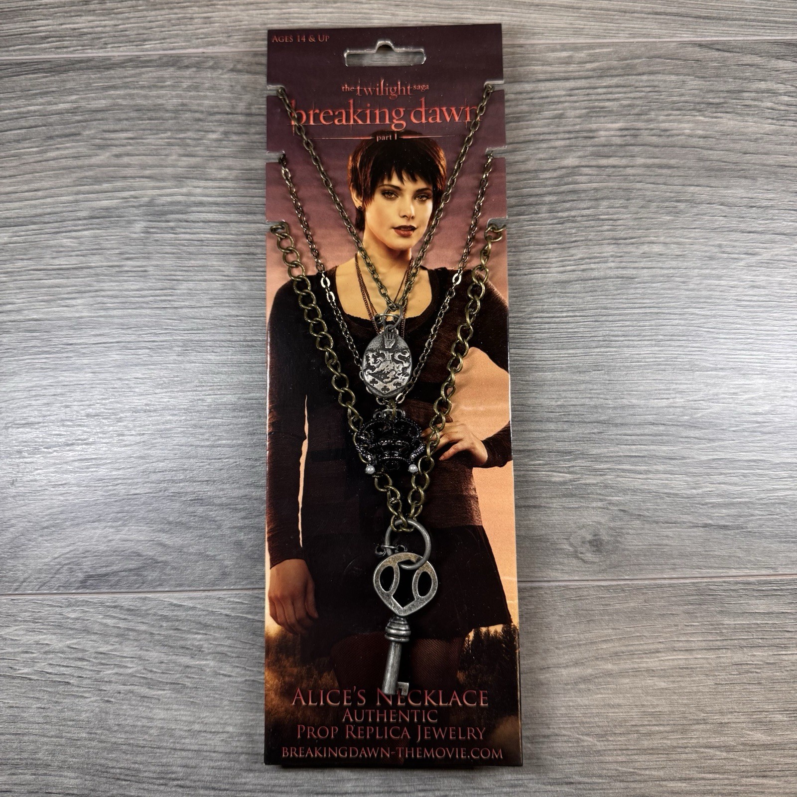 NECA Twilight Breaking Dawn Part 1 Alice's Authentic Prop Replica Necklace NEW NECA Twilight Breaking Dawn Part 1 Alice's Authentic Prop Replica Necklace NEW