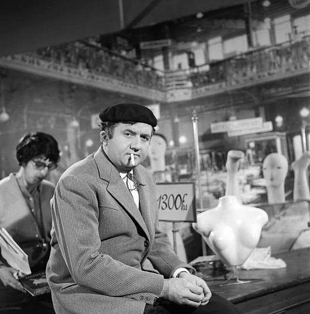 Jean Richard during the shooting of the program The key of fields - Old Photo