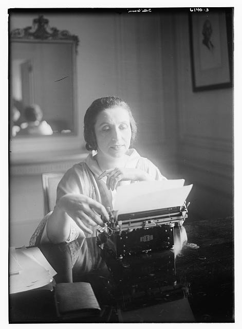 Photo:Galli Curci at Typewriter Portrait