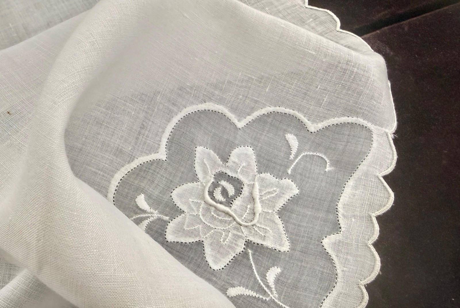 Vintage Madeira Hand Embroidered and Applique Linen Napkins for 8 B362 Vintage Madeira Hand Embroidered and Applique Linen Napkins for 8 B362