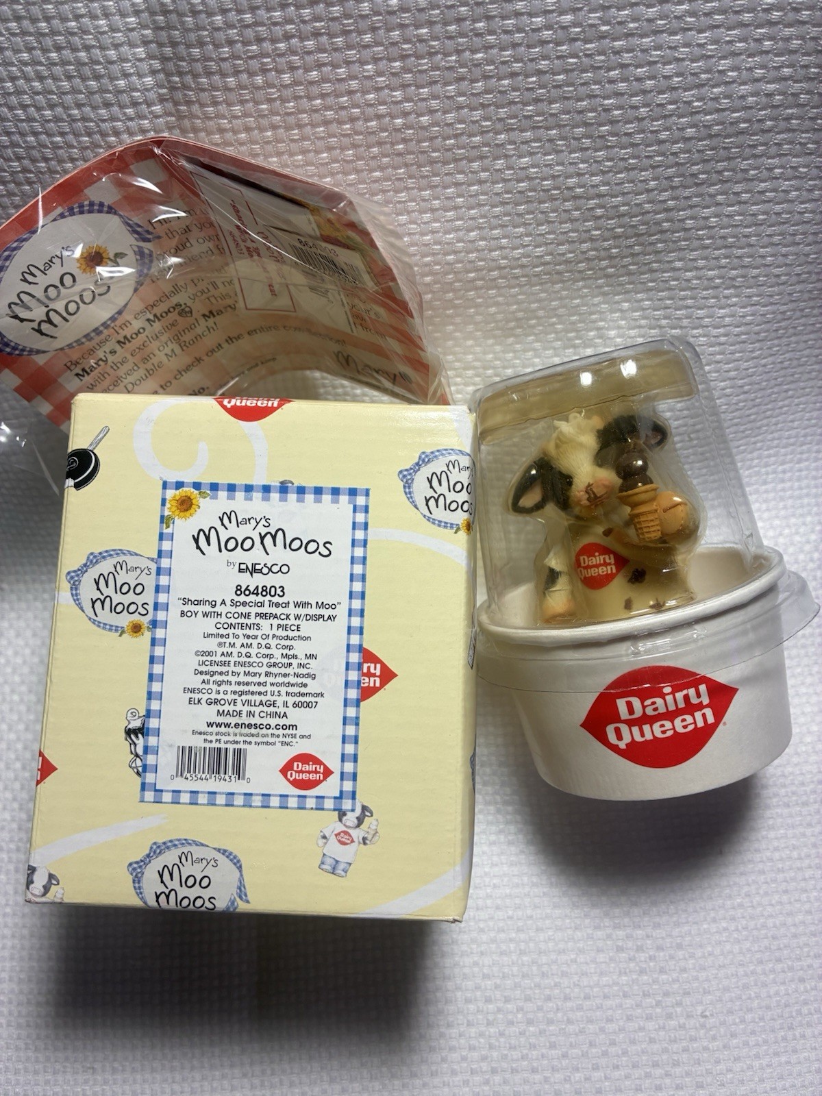 Enesco Mary's Moo Moos #864803 Dairy Queen Sharing A Special Treat With Moo
