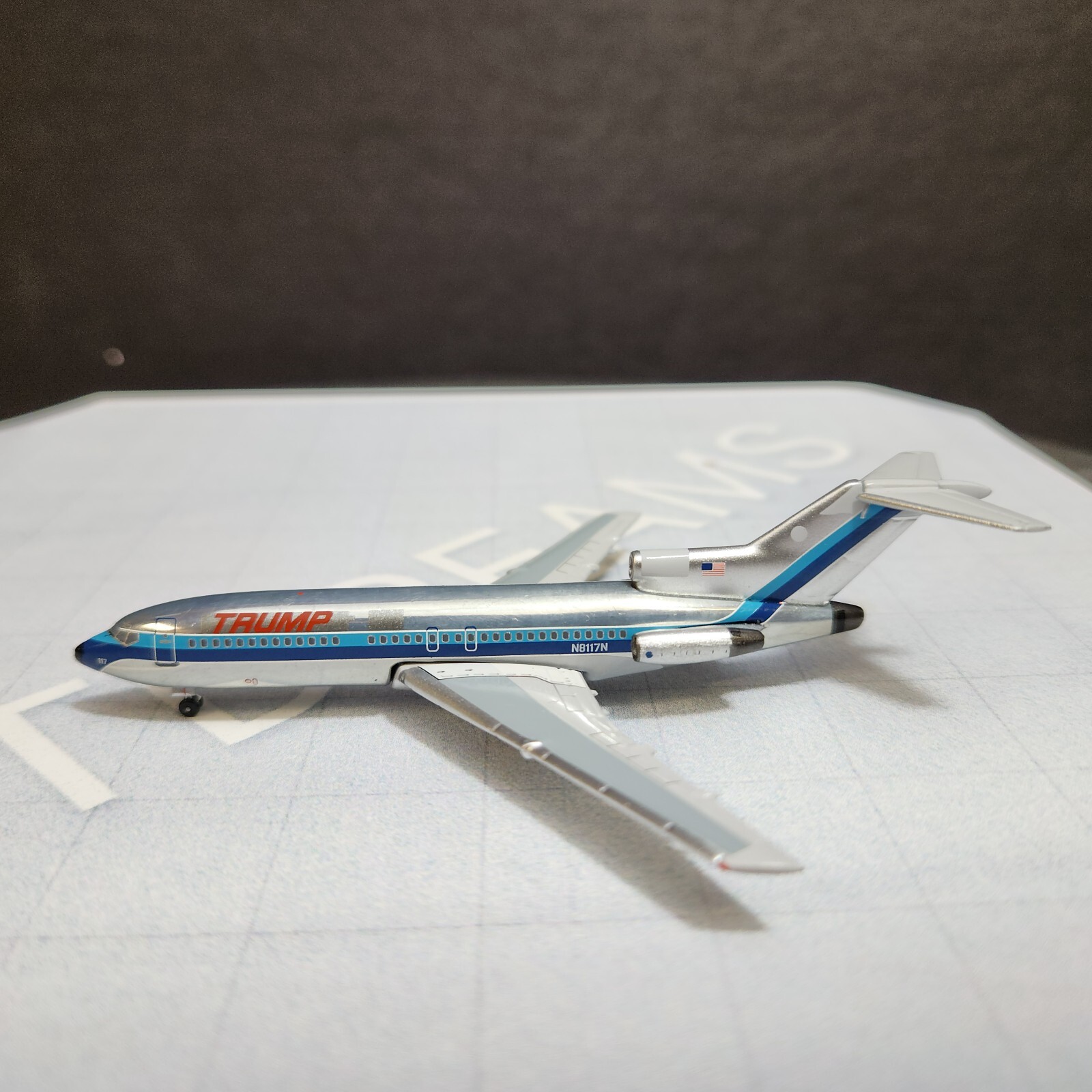 1/400 TRUMP SHUTTLE BOEING 727-100 EASTERN HYBRID COLORS N8117N AEROCLASSICS