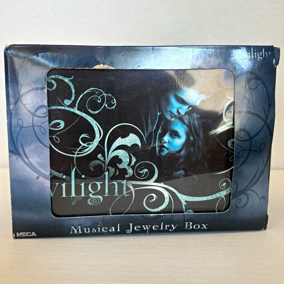 NECA Twilight Musical Jewelry Box Plays NECA Twilight Musical Jewelry Box Plays