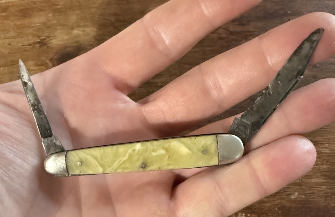 Remington UMC 2 Blade Pearl Handle Vintage Pocket Knife R7425 1921 - 1924 Remington UMC 2 Blade Pearl Handle Vintage Pocket Knife R7425 1921 - 1924