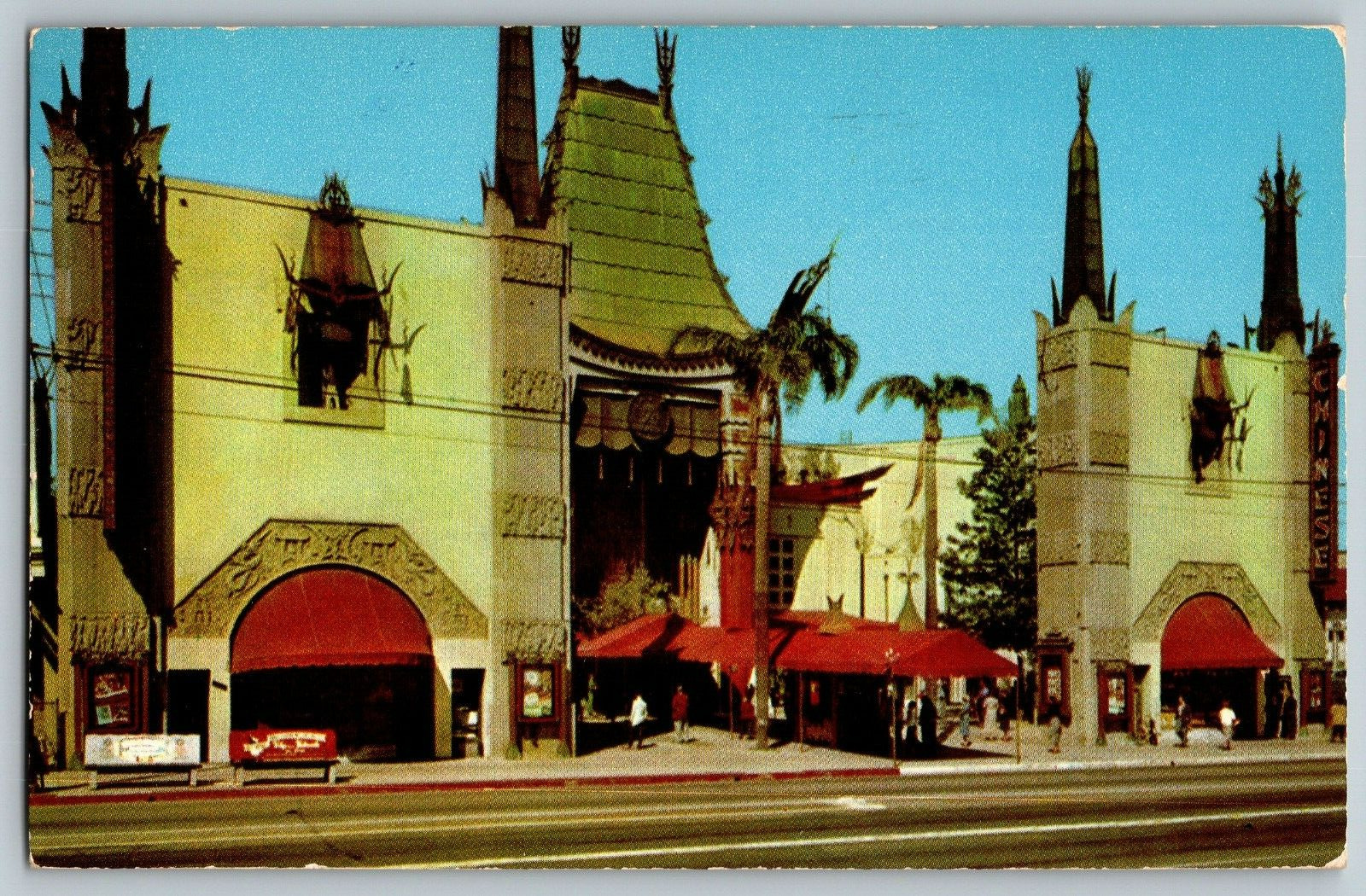 Hollywood, California - Grauman\'s Chinese Theatre - Vintage Postcard - Posted