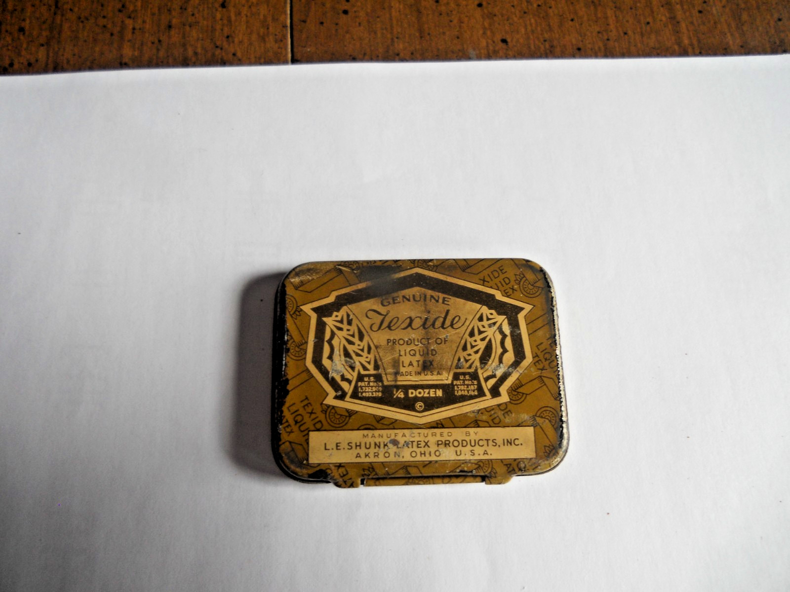 1931 Vintage Texide Condom Tin – Workers Harvesting Latex 1931 Vintage Texide Condom Tin – Workers Harvesting Latex