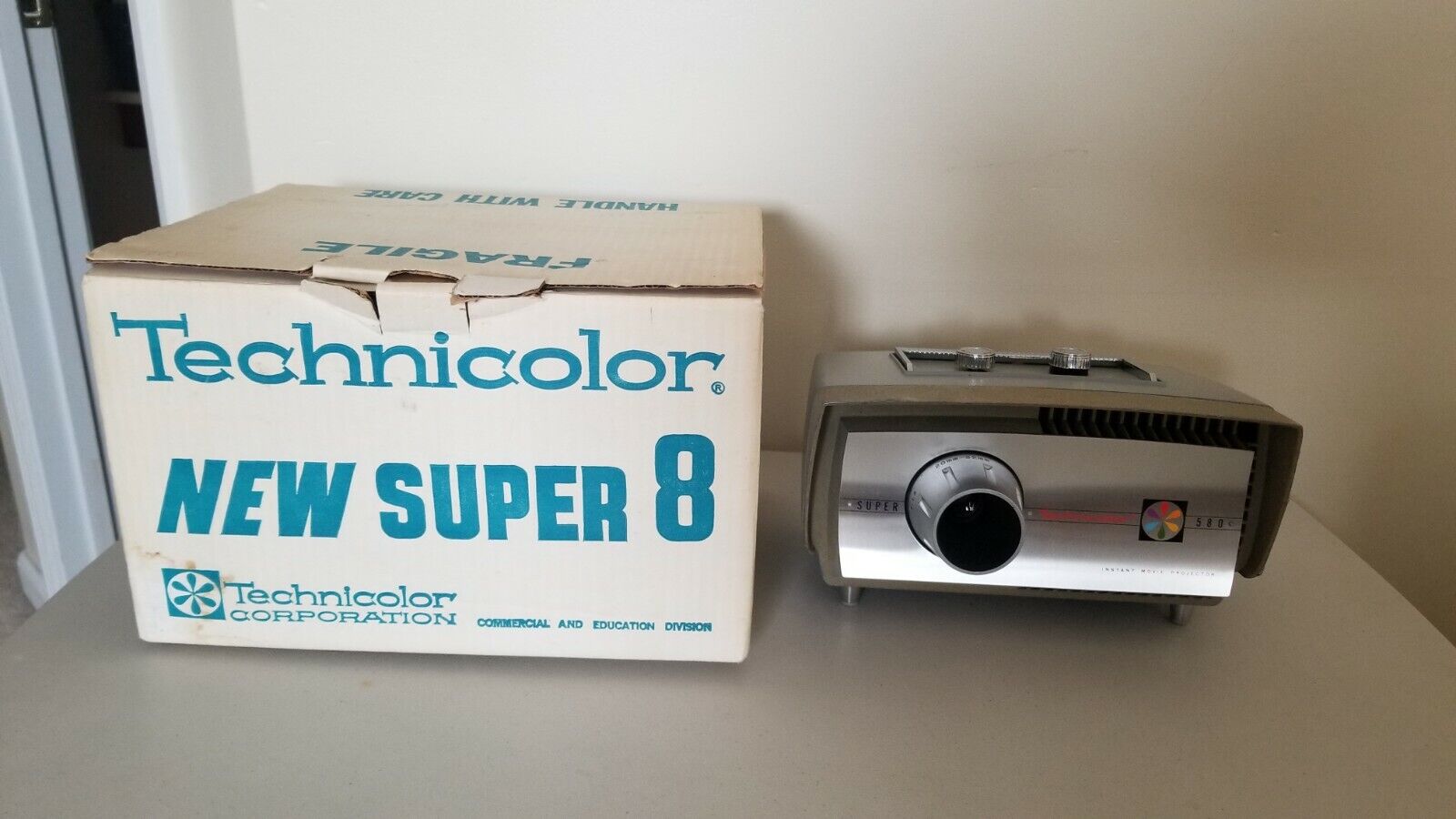 Vintage Technicolor 580 Instant Movie Projector Film Projector Super 8mm Works