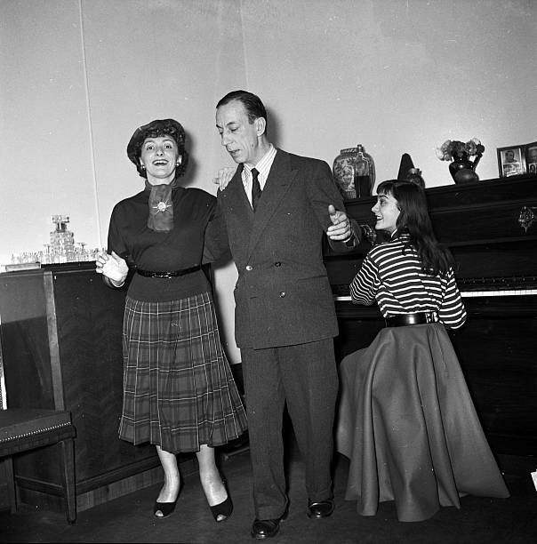Raymond Bussieres Annette Poivre and Sophie Sel 1947 OLD PHOTO Raymond Bussieres Annette Poivre and Sophie Sel 1947 OLD PHOTO