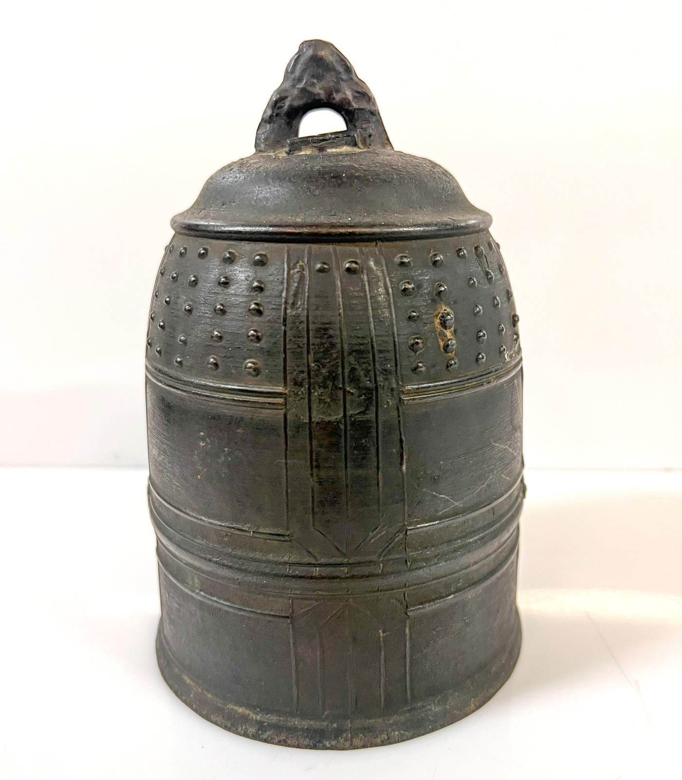 Vintage Buddhist patinated bronze temple bell bonsho Vintage Buddhist patinated bronze temple bell bonsho