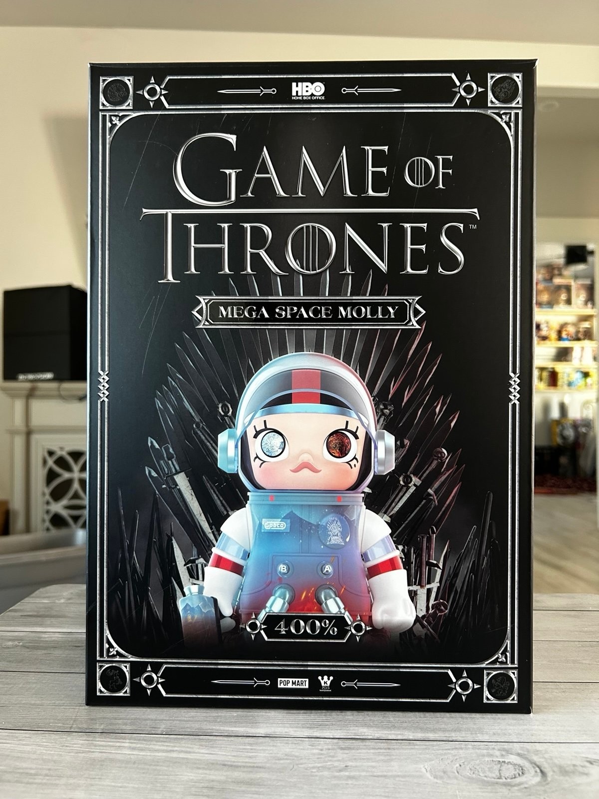 Pop Mart Mega Space Molly 400% Game of Thrones figure art toy Pop Mart Mega Space Molly 400% Game of Thrones figure art toy