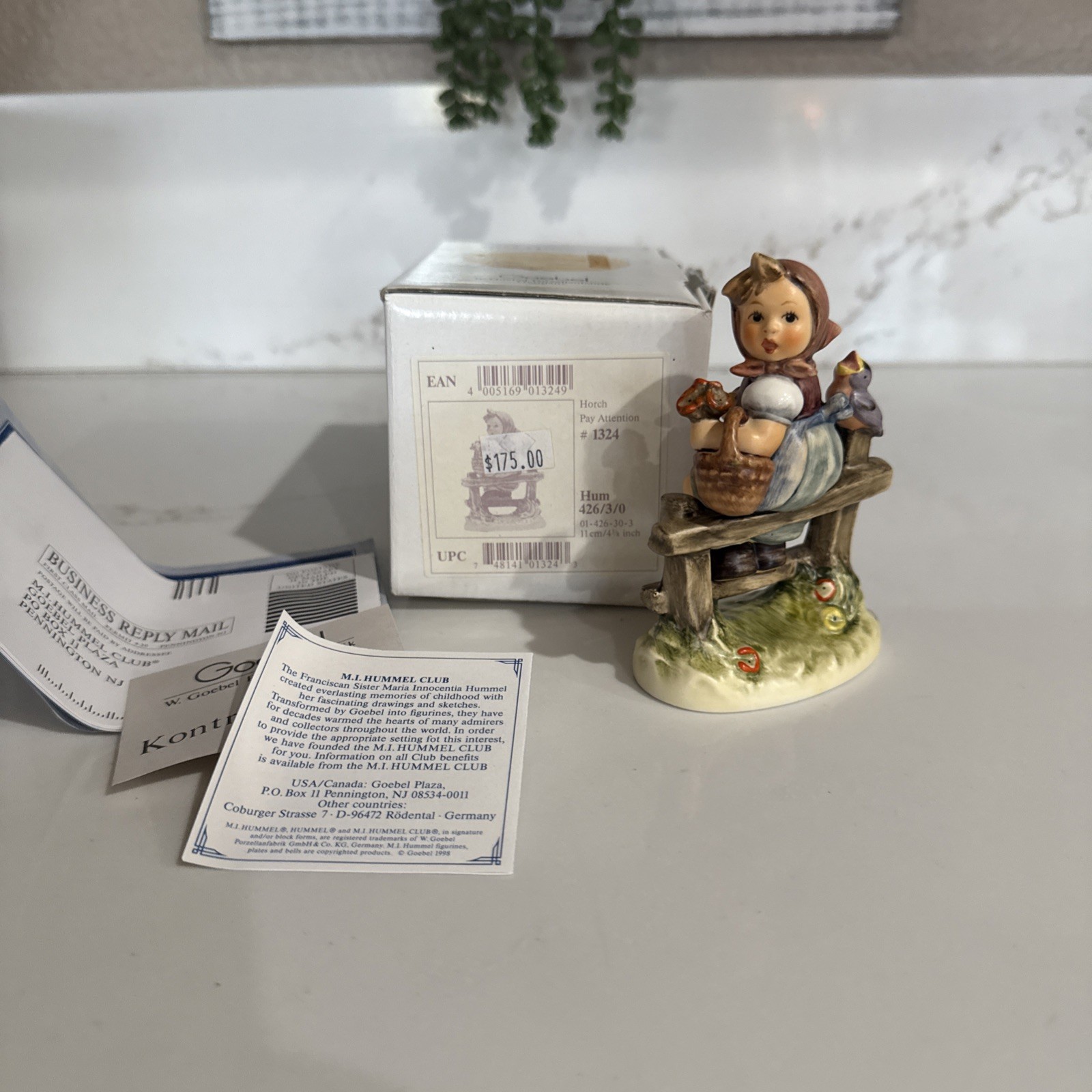 Goebel HUMMEL #1324 PAY ATTENTION Figure 426 3/0  1997 - First Edition