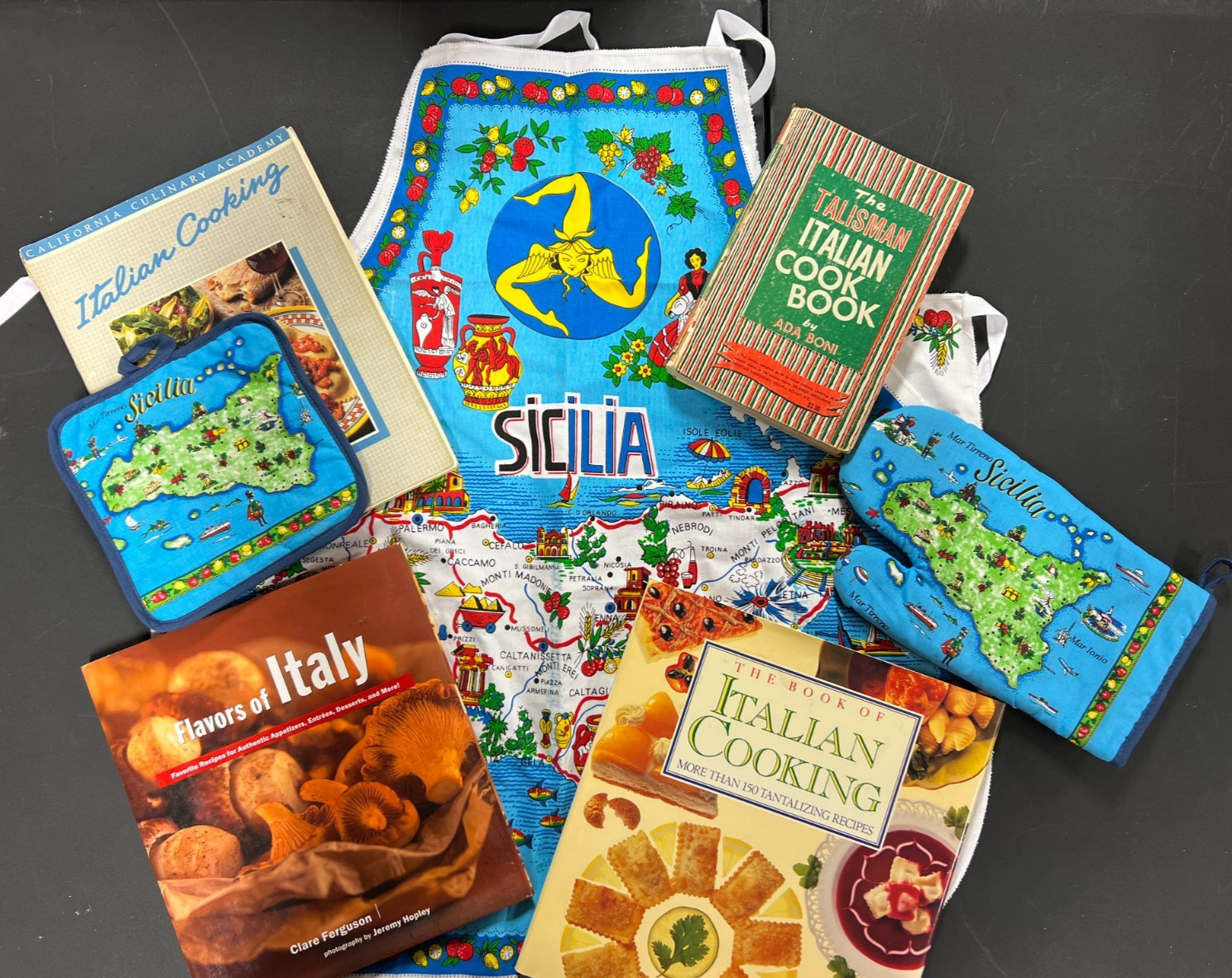 Sicily Souvenir Sicilia Apron,Mitt, Pot Holder & 4  VTG  Italian Cook Books