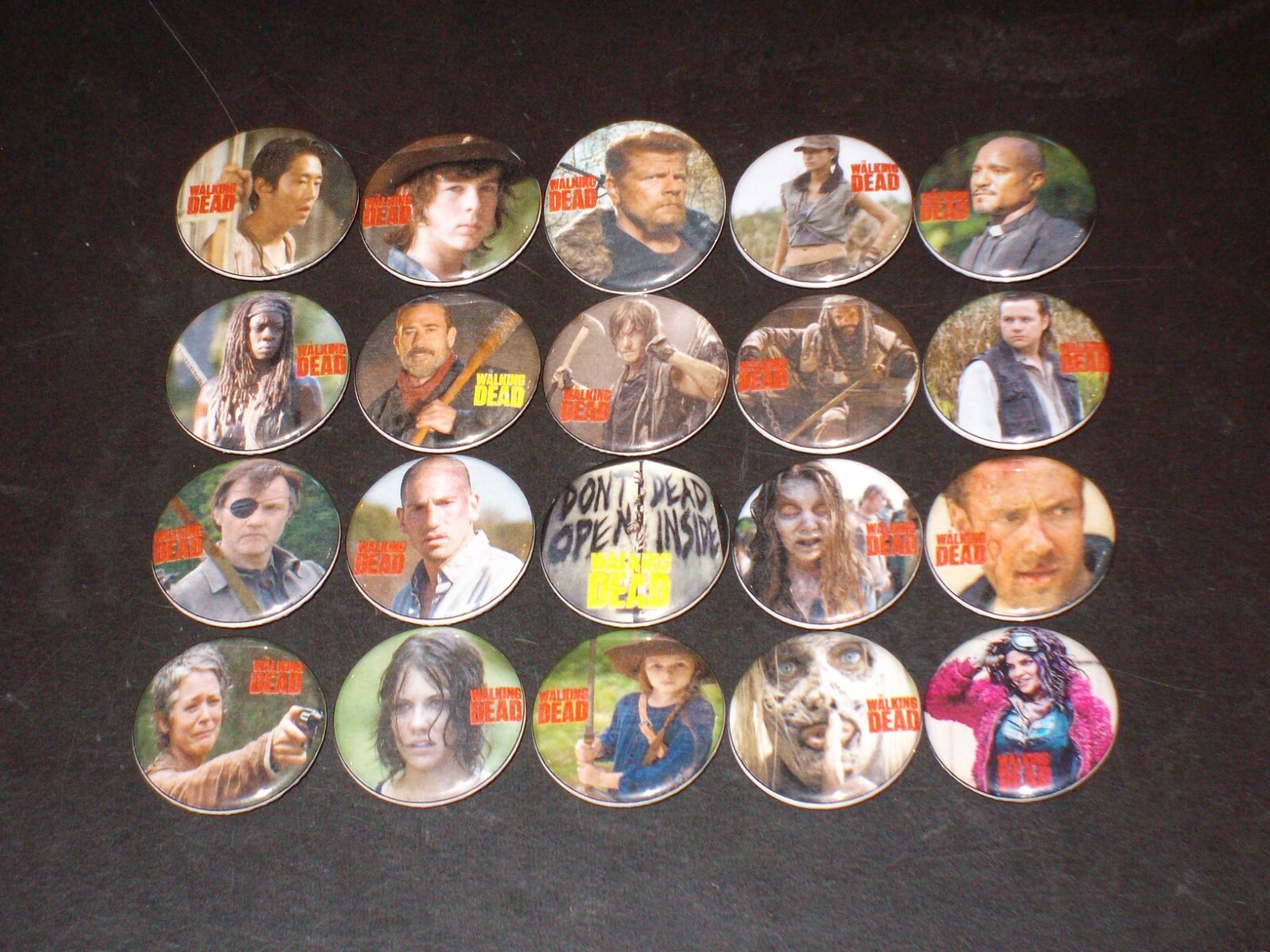 The Walking Dead Buttons /  Pins Set Of 20