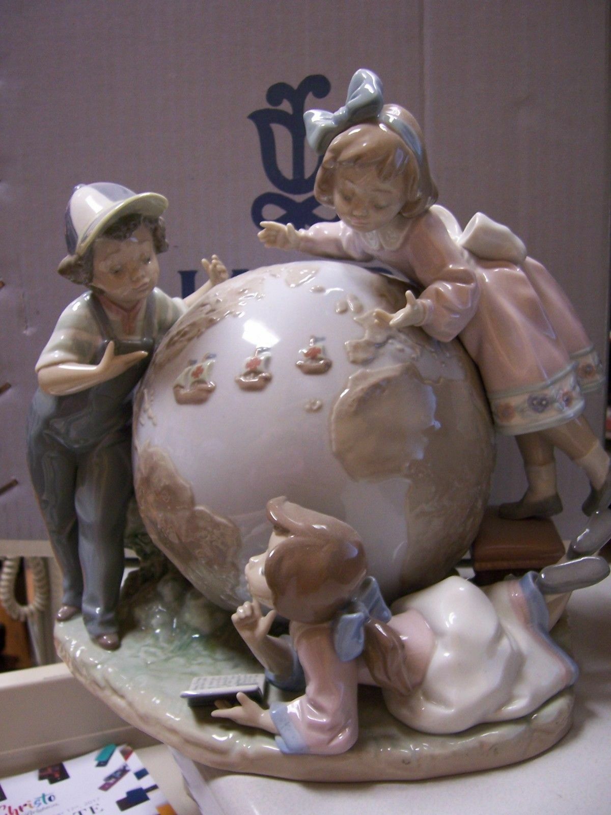 LLADRO CHILDREN WITH GLOBE, ADORABLE CHRISTMAS GIFT $1295 LLADRO CHILDREN WITH GLOBE, ADORABLE CHRISTMAS GIFT $1295