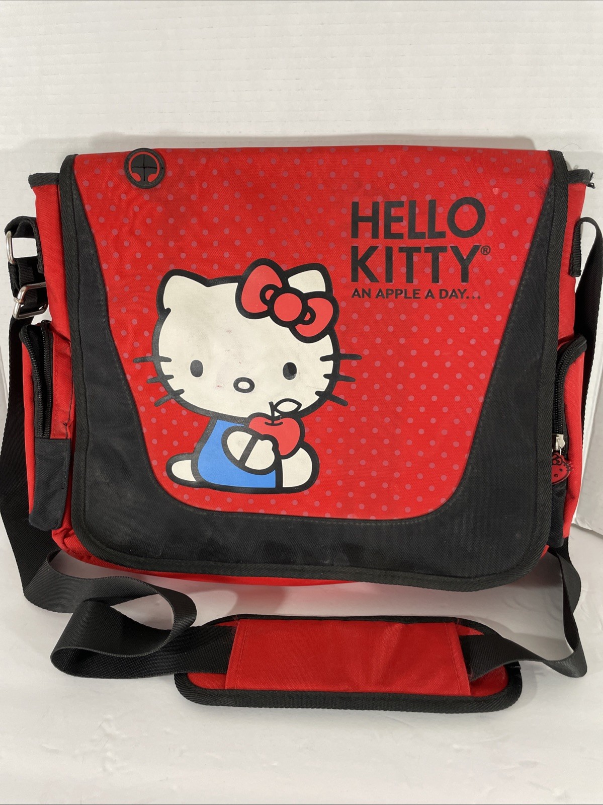 Hello Kitty Vertical Messenger Bag Model KT4339RV 2011 Rare Red Y2K