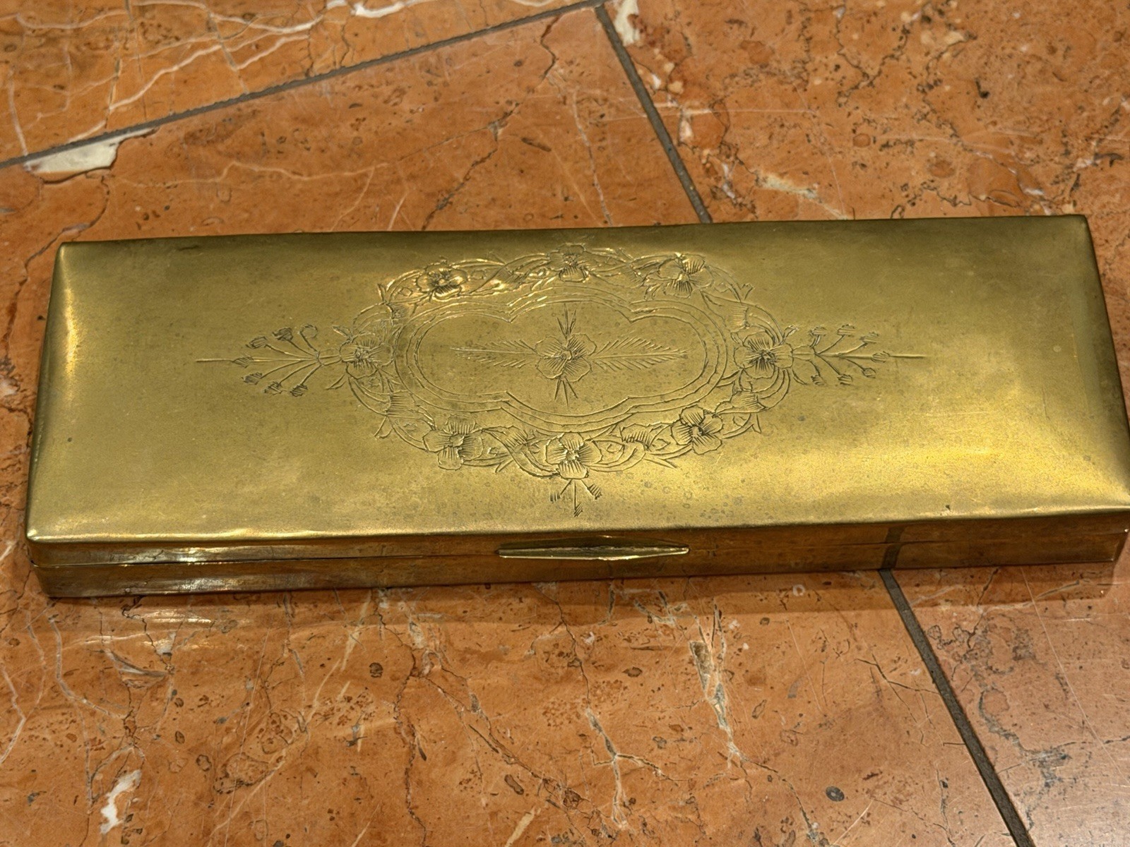 BRASS ETCHED FLORAL VINTAGE CIGARETTE STAMP TRINKET WOOD LINED HINGED BOX CASE