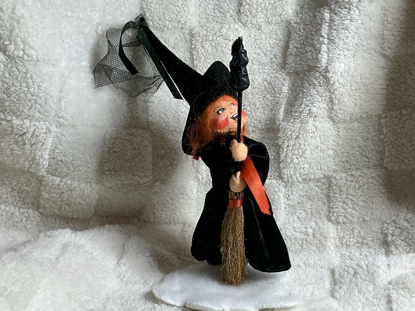 Annalee Flying Witch Doll On Broom 2006 