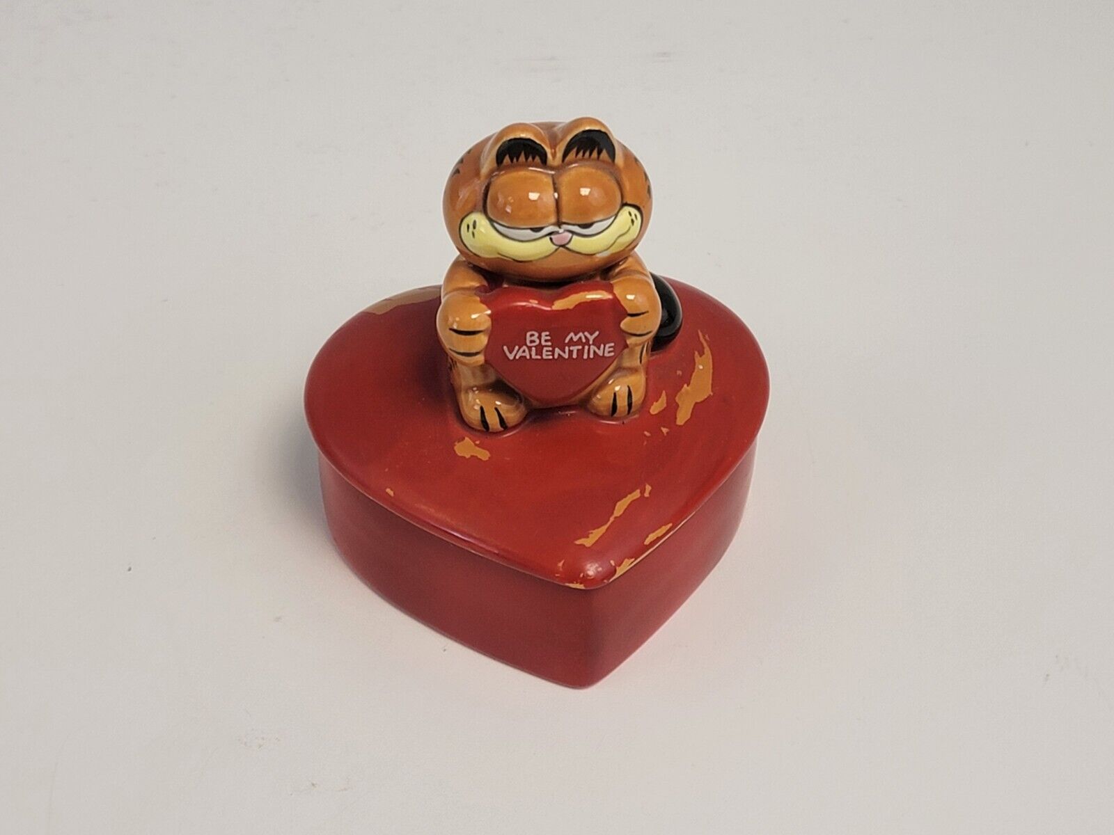 Vintage 1982 Enesco Garfield Ceramic Be My Valentine Heart Shaped Trinket Box