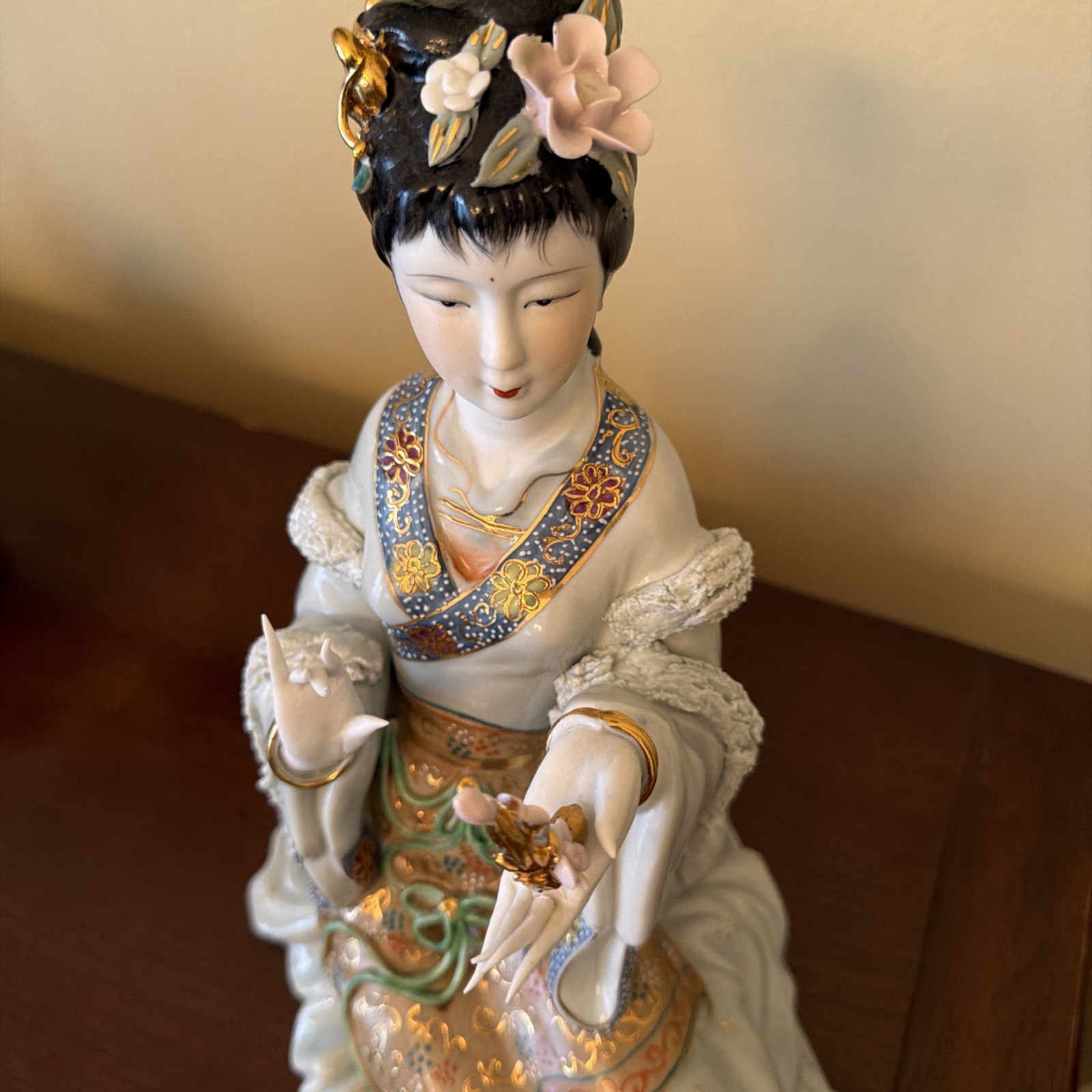 VINTAGE JAPANESE GEISHA PORCELAIN STATUE /FIGURINE VINTAGE JAPANESE GEISHA PORCELAIN STATUE /FIGURINE