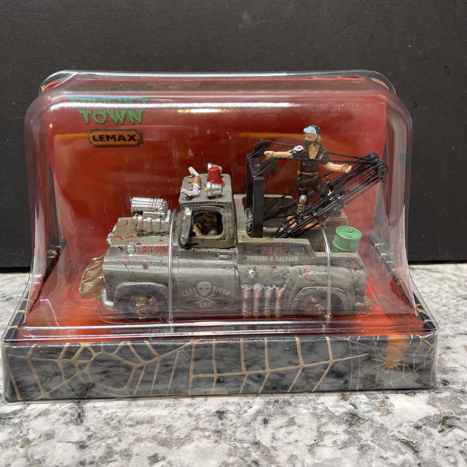 Lemax Spooky Town Last Ditch Tow Truck Wrecker Zombie Towing Halloween Figurine Lemax Spooky Town Last Ditch Tow Truck Wrecker Zombie Towing Halloween Figurine