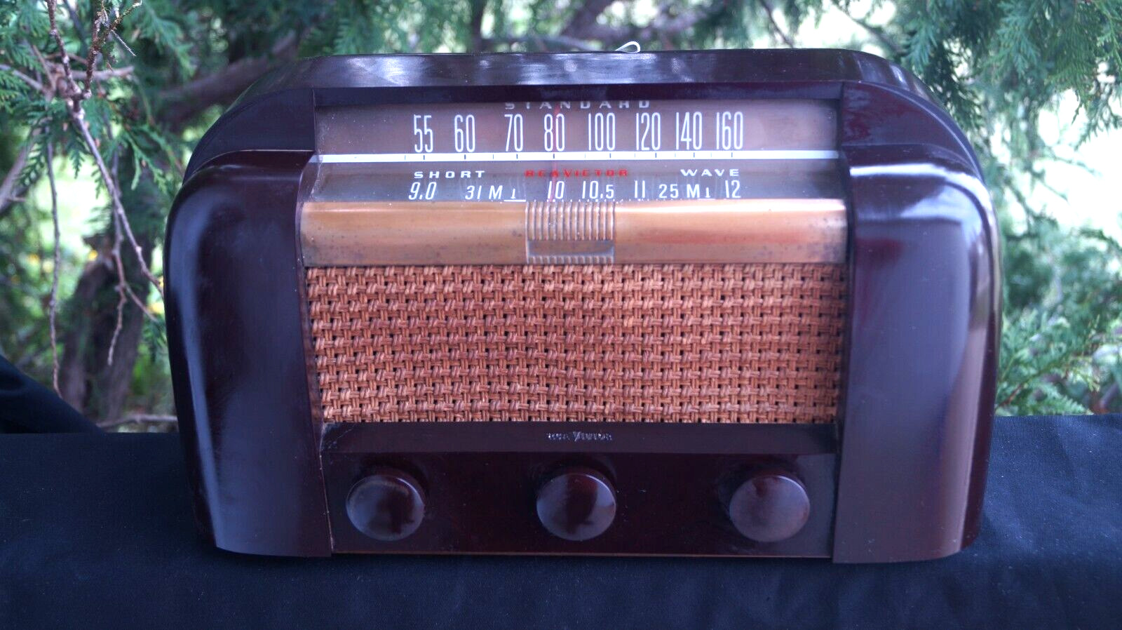 Antique 1946 RCA Victor Model 66X1 Bakelite Short Wave Tube Radio - Works - NICE