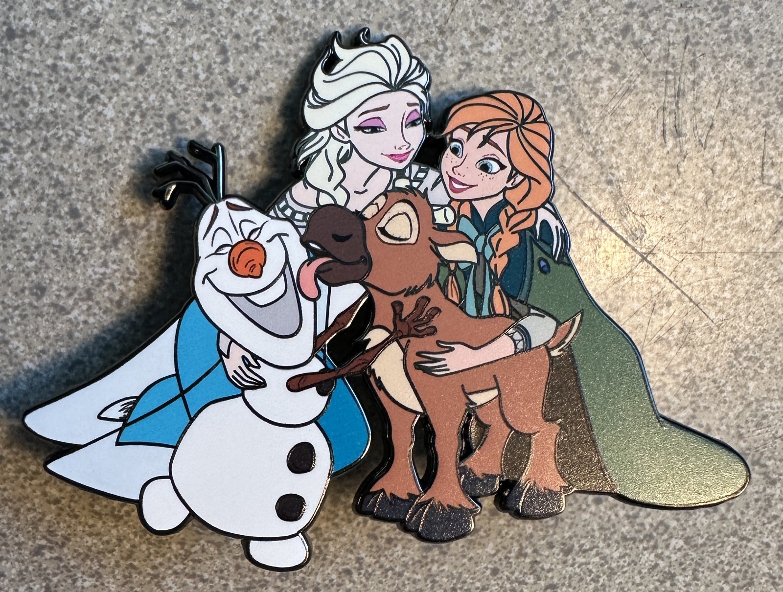 PIN FROZEN OLAF SVEN QUEEN ELSA PRINCESS ANNA WARM HUGS 3