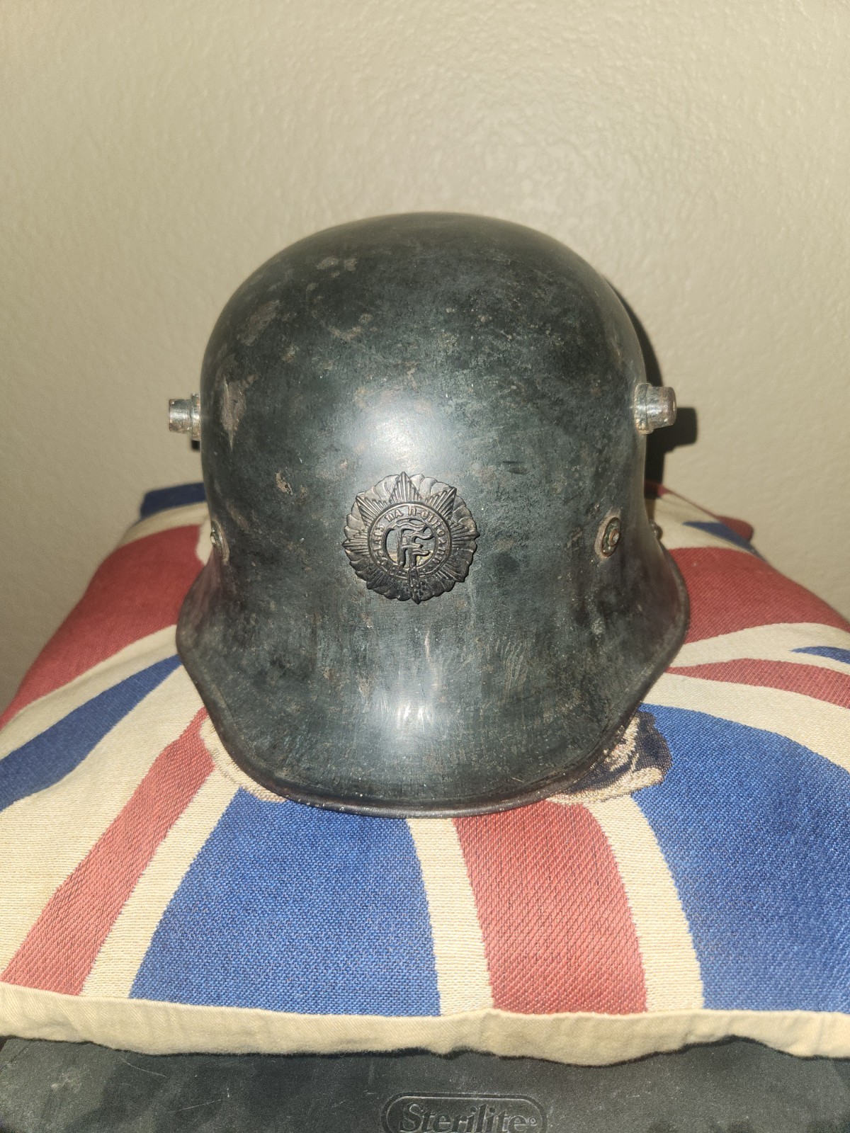 Rare ORIGINAL IRISH Army M-27 Vickers Helmet---COMPLETE Rare ORIGINAL IRISH Army M-27 Vickers Helmet---COMPLETE