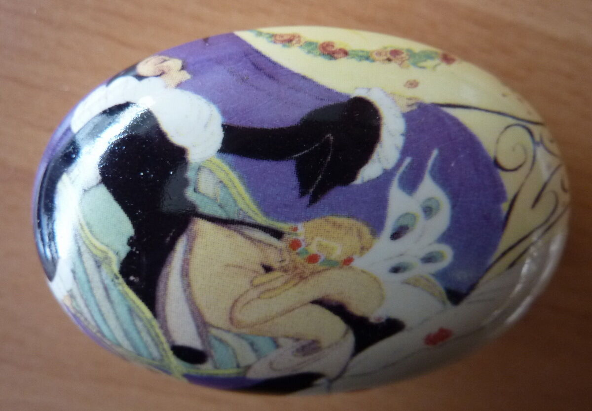 Art deco style erotic porcelain trinket pill box Gerda Wegener Pierrot 932-1A