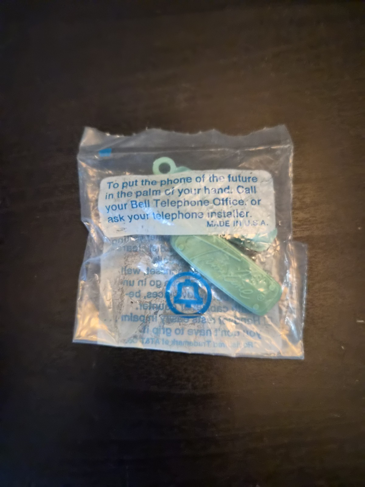 vintage BELL TELEPHONE Miniature TRIMLINE Phone promo Keychain / NEW at&t vintage BELL TELEPHONE Miniature TRIMLINE Phone promo Keychain / NEW at&t