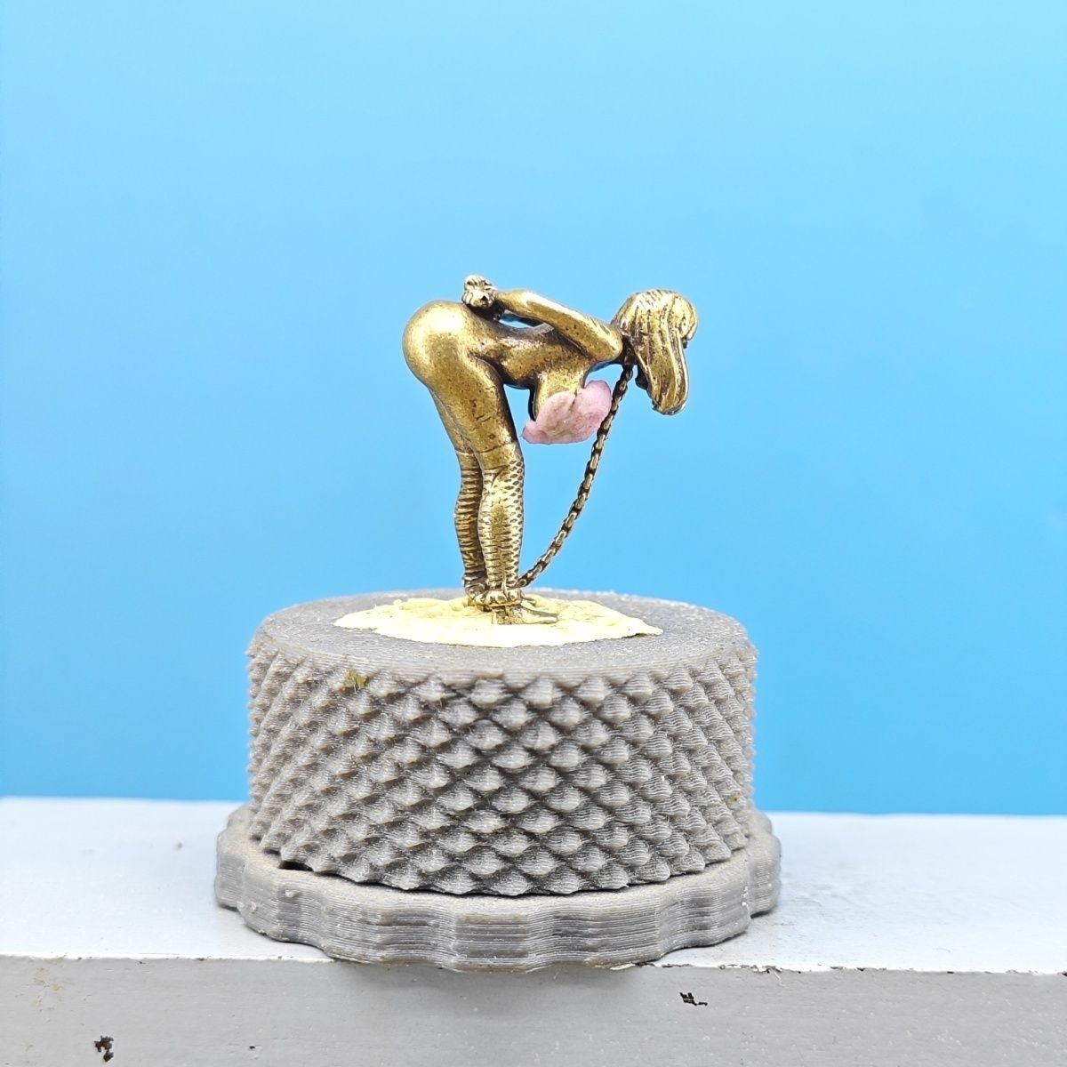23mm Vintage Brass Big Ass Girl Statue Miniature Art Collectible Desktop Decor 23mm Vintage Brass Big Ass Girl Statue Miniature Art Collectible Desktop Decor