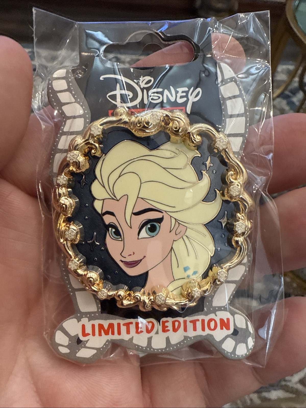 DSSH DSF Disney  Store Hollywood Pin Frozen 10th Anniversary Elsa LE 400