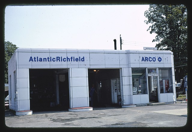 Photo:Arco gas station, overall view, Route 10, Deposit, New York