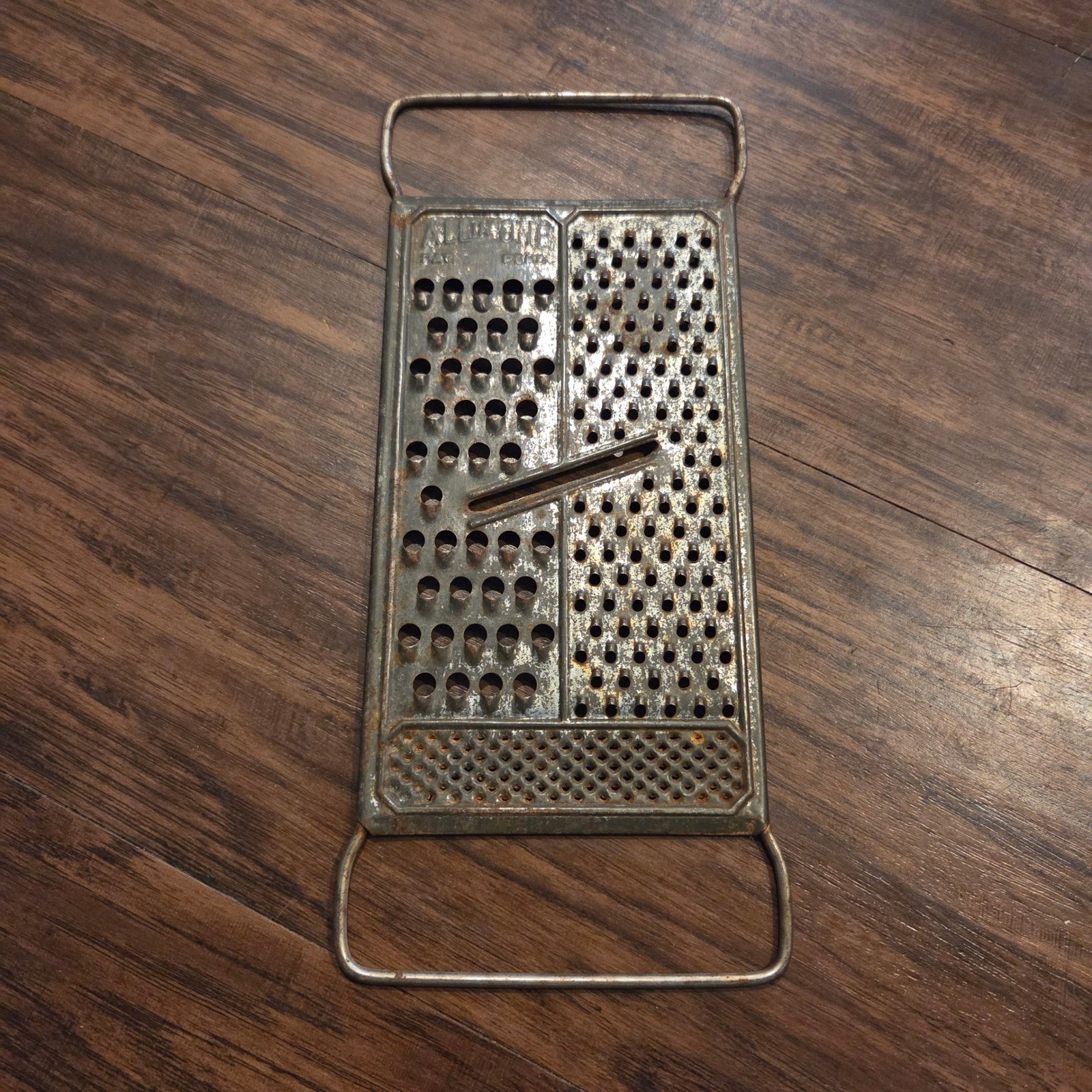 Vintage All-In-One Metal Hand Grater Slicer Primitive Kitchen Tool Farmhouse Vintage All-In-One Metal Hand Grater Slicer Primitive Kitchen Tool Farmhouse