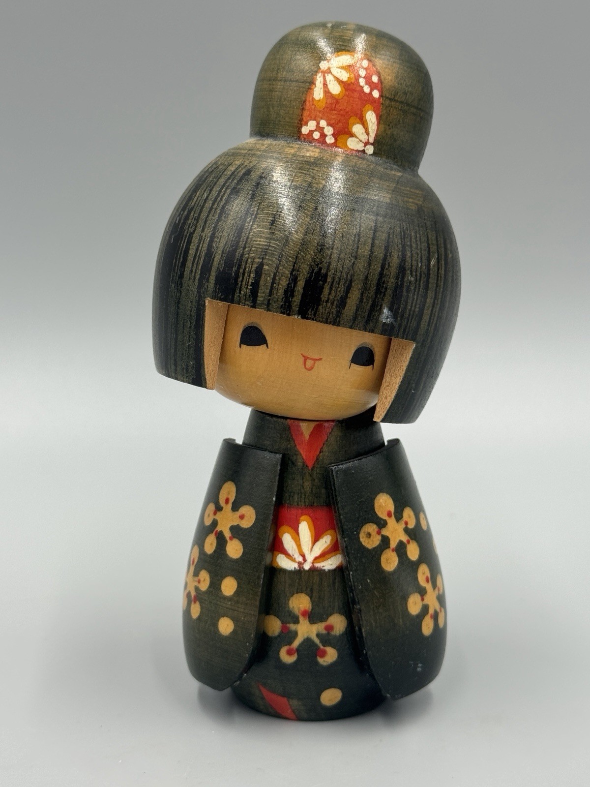 Wooden Japanese Kokeshi Girl Doll In Flower Kimono Signed Wooden Japanese Kokeshi Girl Doll In Flower Kimono Signed