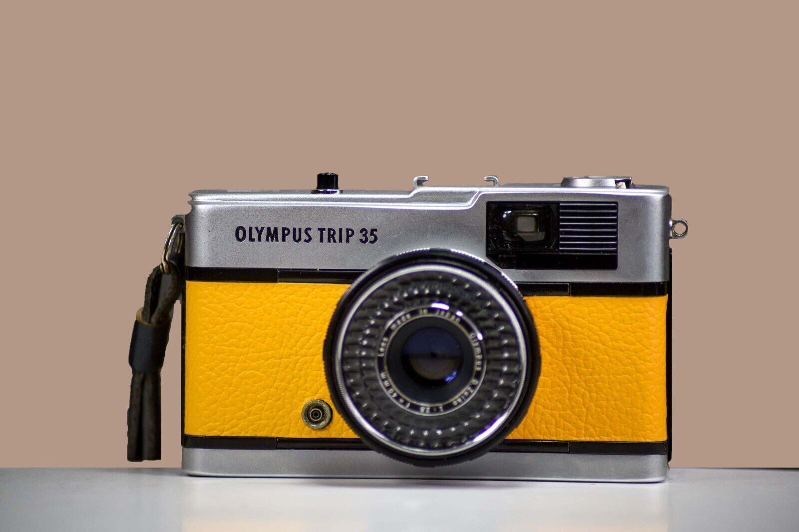 OLYMPUS TRIP 35 Film Camera w/ Zuiko 40mm f2.8 Lens Yellow Leather | Serviced