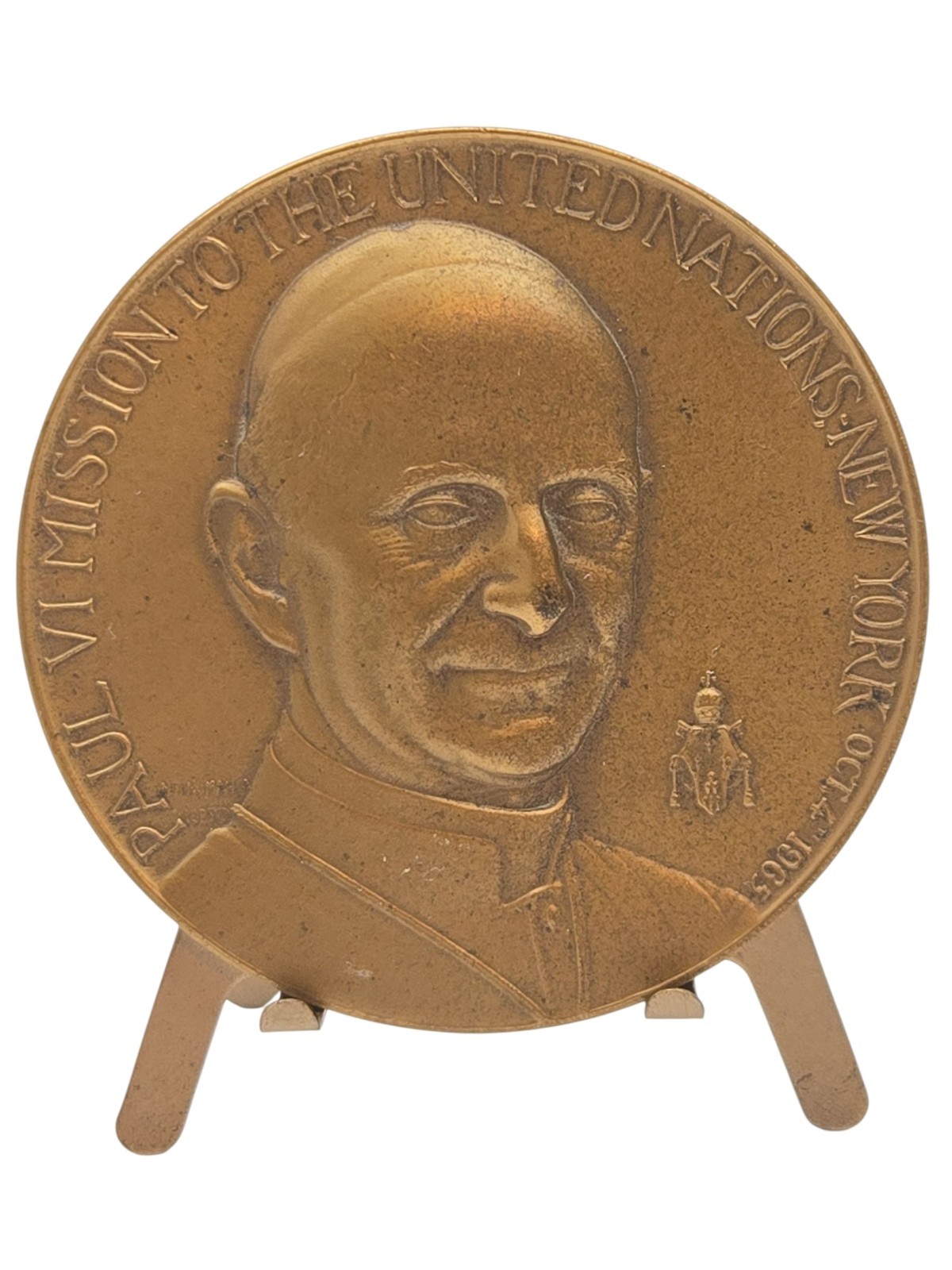 Vintage bronze medal commemorates Pope Paul VI\'s United Nations visit in 1965