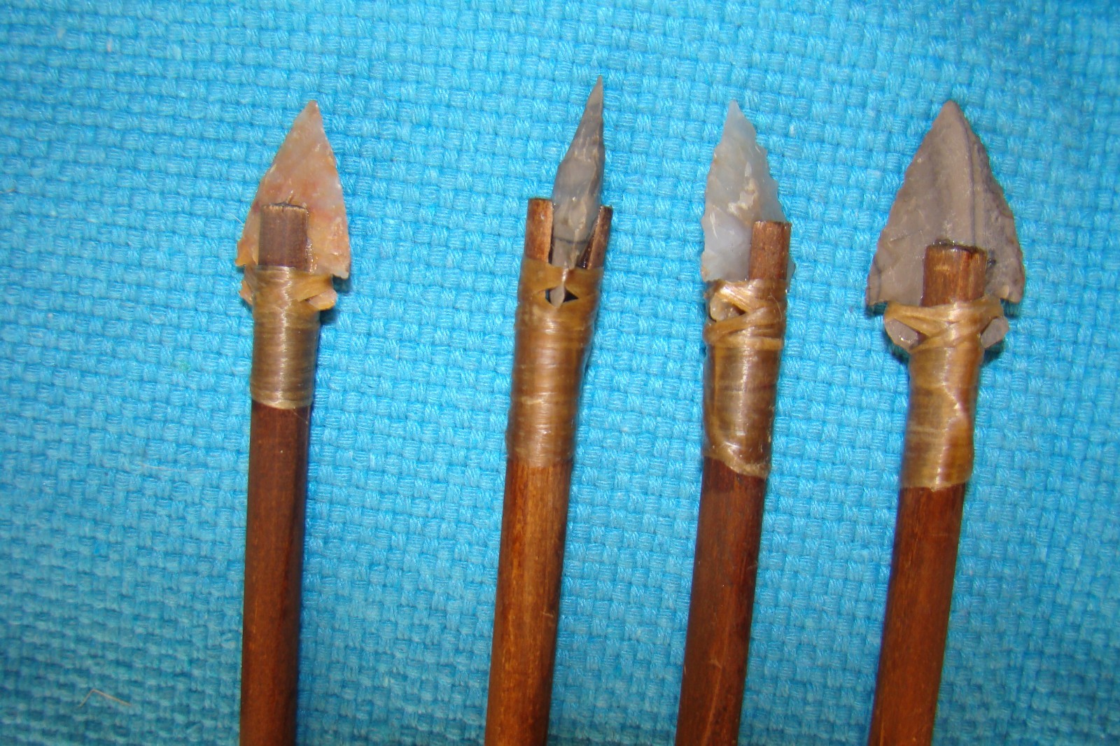 2 TAN-Arrows w/Chipped Stone Tips Sinew TAN-Flights & Wood Shaft Native Artist