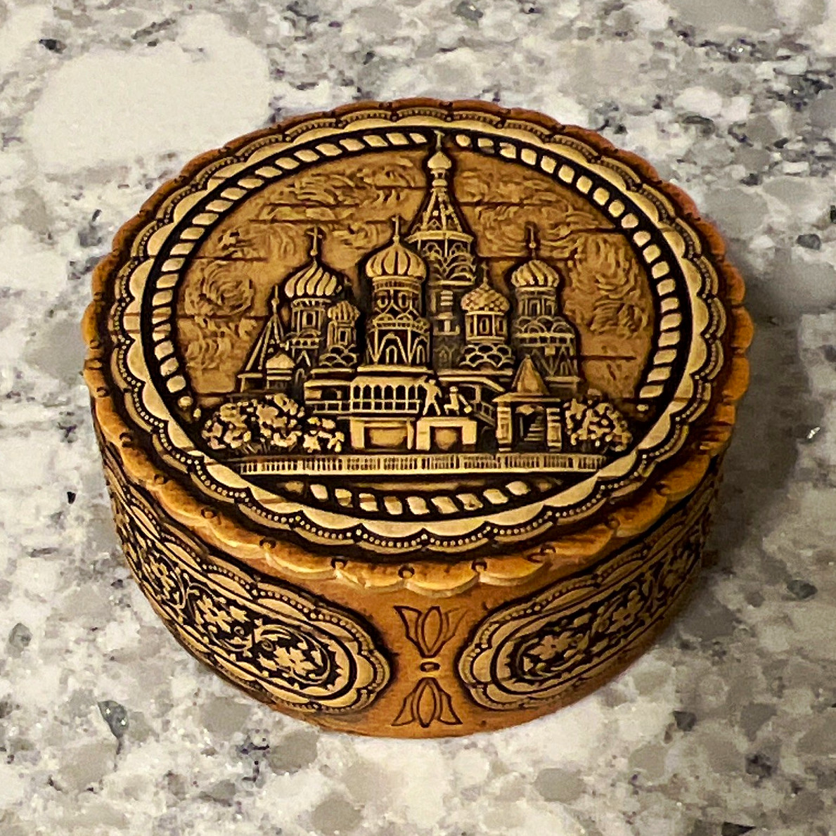 Vintage Russian Lacquered Wood Trinket Box St Basil’s Cathedral Moscow Signed Vintage Russian Lacquered Wood Trinket Box St Basil’s Cathedral Moscow Signed