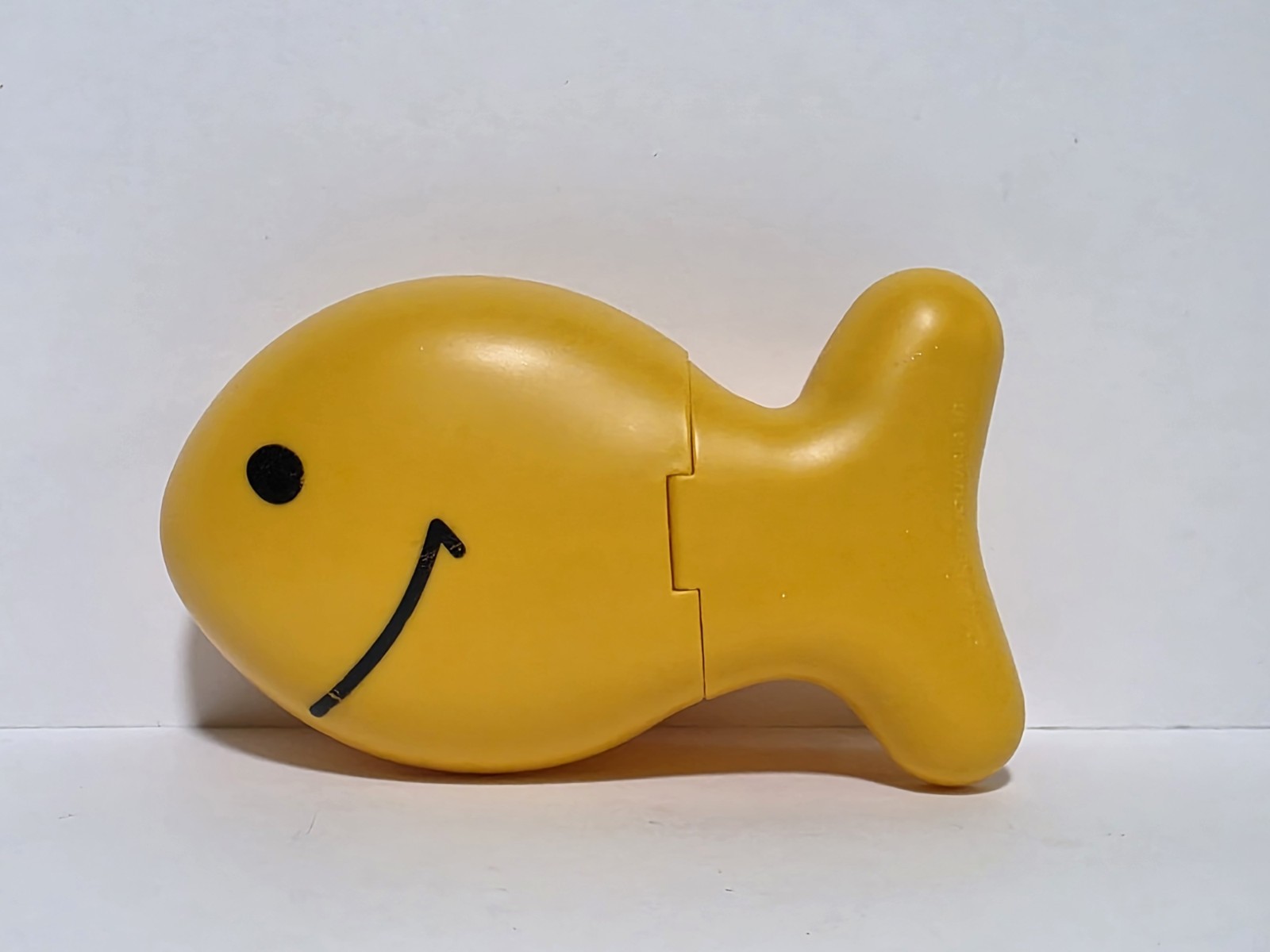 Vintage 1999 Pepperidge Farm Goldfish Snack Container Vintage 1999 Pepperidge Farm Goldfish Snack Container