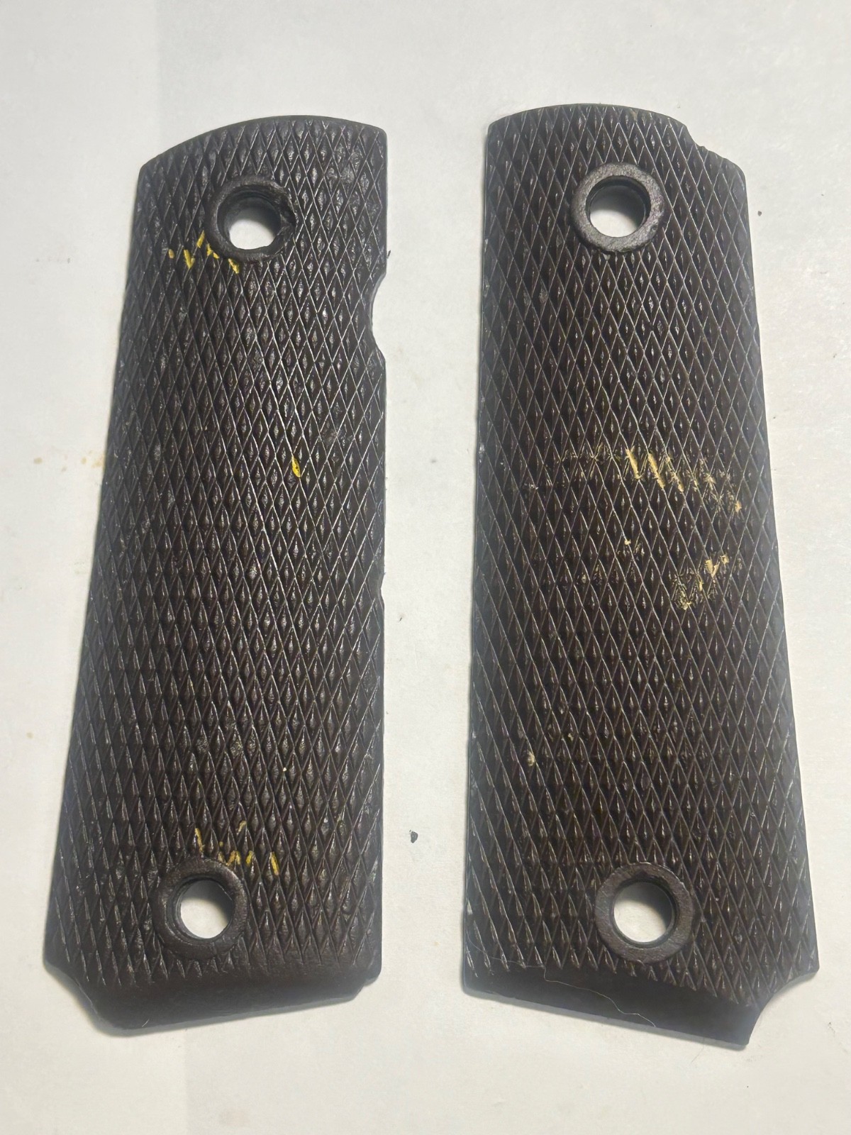 1911A1 WWII Colt Coltwood grips