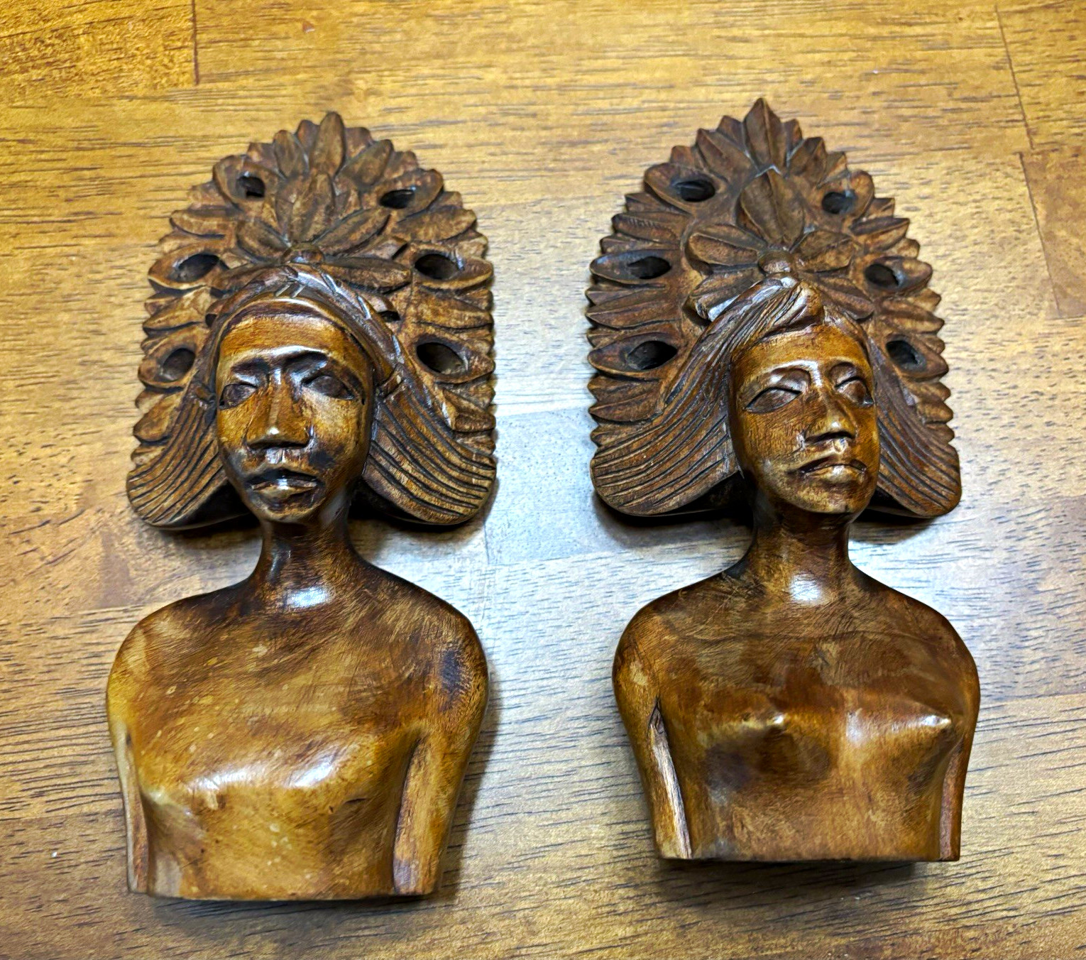 Pair of Vintage Hand-Carved Wooden - Bust Sculptures - Pair of Vintage Hand-Carved Wooden - Bust Sculptures -