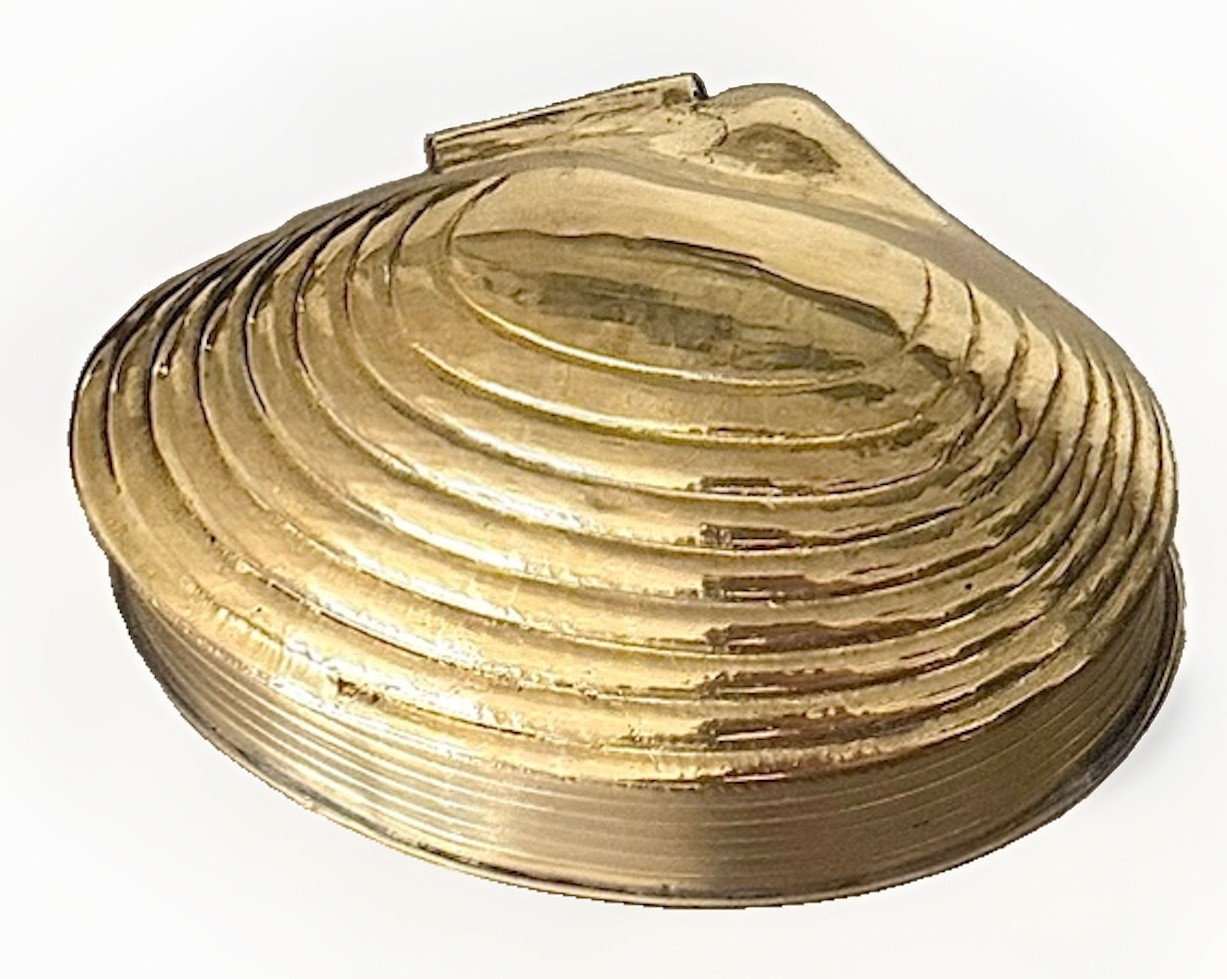 Vintage solid brass clam shell trinket box Vintage solid brass clam shell trinket box