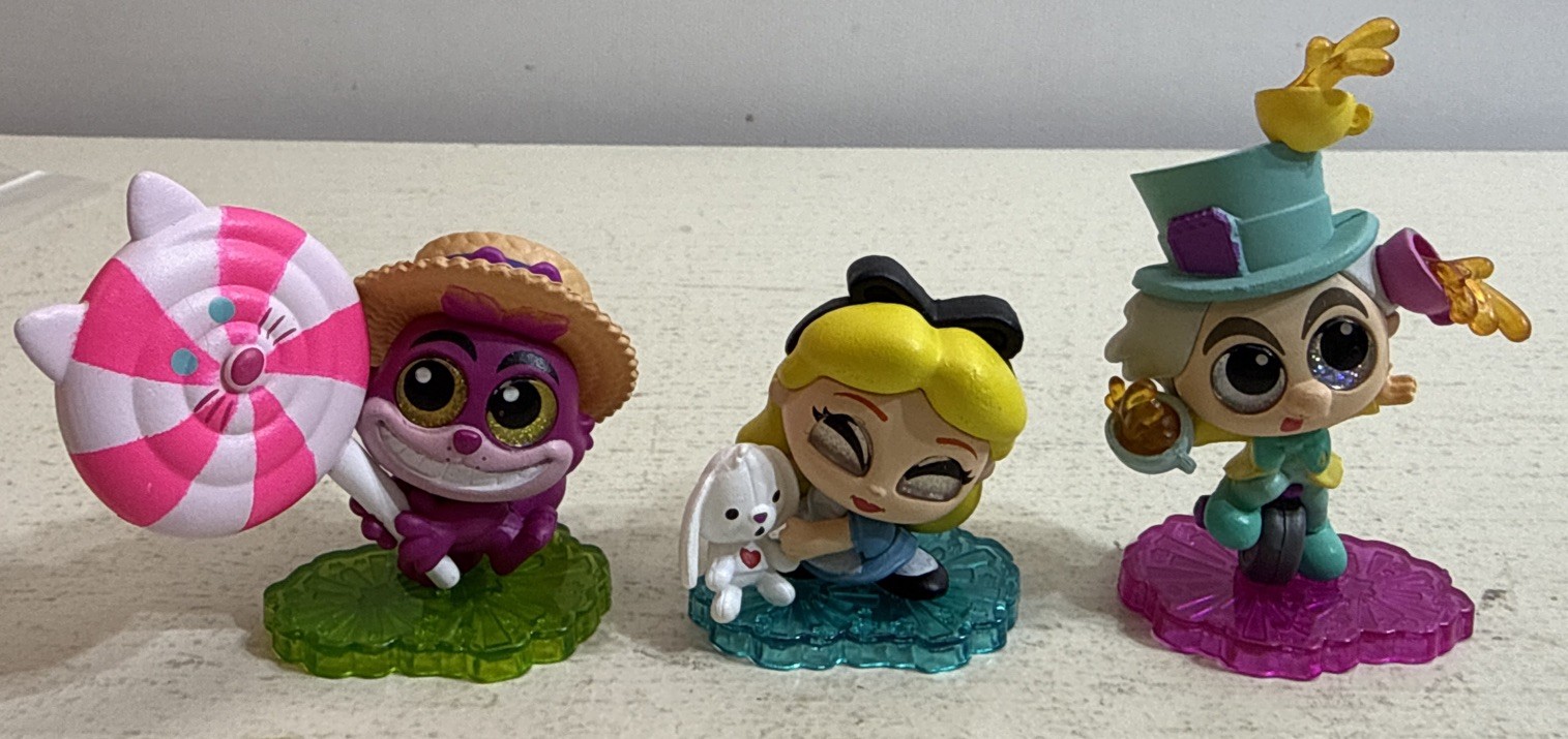 Disney Doorables Ticket to Fun ALICE CHESHIRE CAT & MAD HATTER Mini Figures 3pc Disney Doorables Ticket to Fun ALICE CHESHIRE CAT & MAD HATTER Mini Figures 3pc