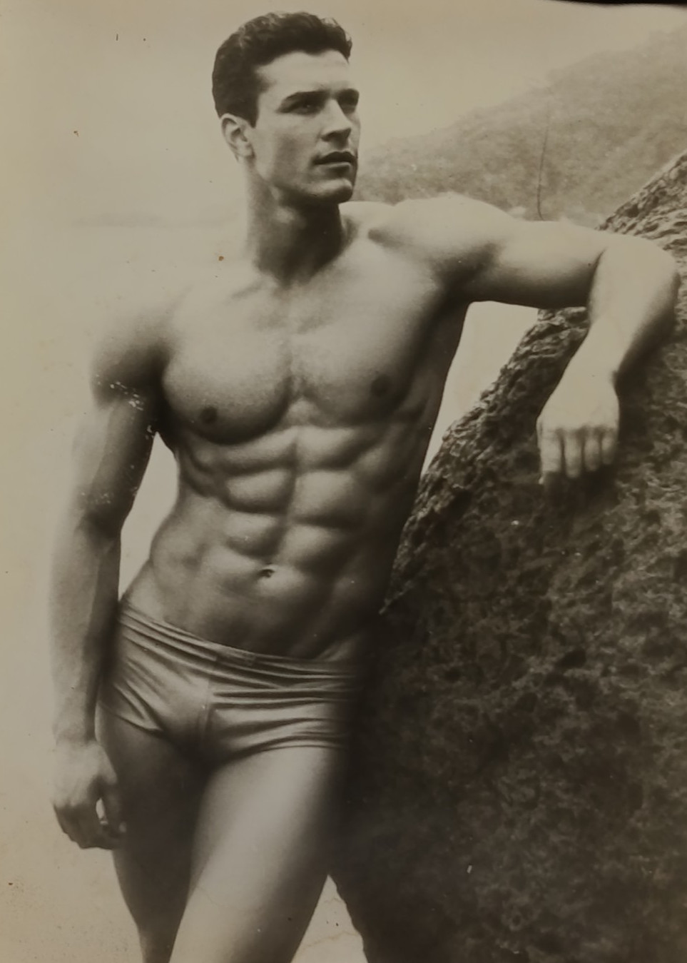 16*PHOTOS - Gays - Men - Vintage photographs of attractive athletes.1920-80s. 16*PHOTOS - Gays - Men - Vintage photographs of attractive athletes.1920-80s.