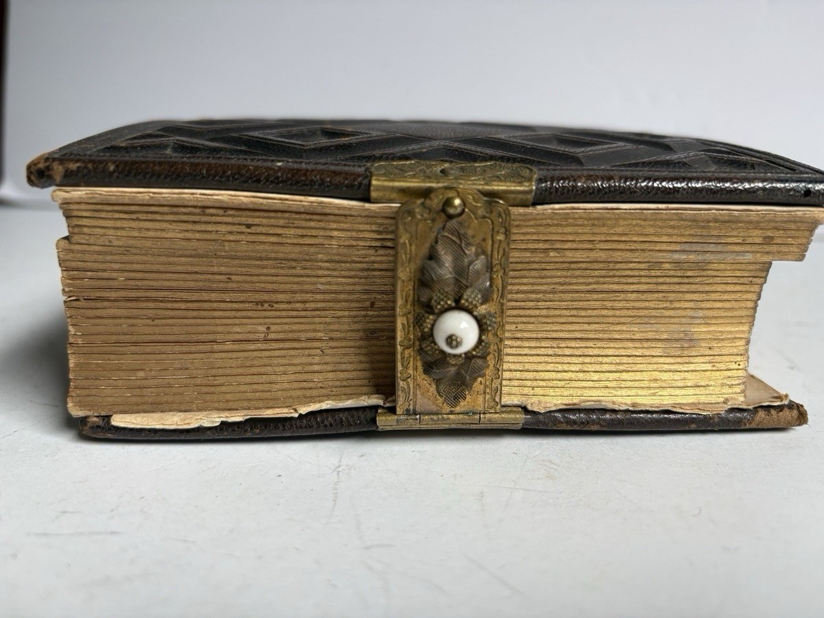 Lot Of Two Antique Photo album Cdv Tintype 1860s 1870s Lot Of Two Antique Photo album Cdv Tintype 1860s 1870s