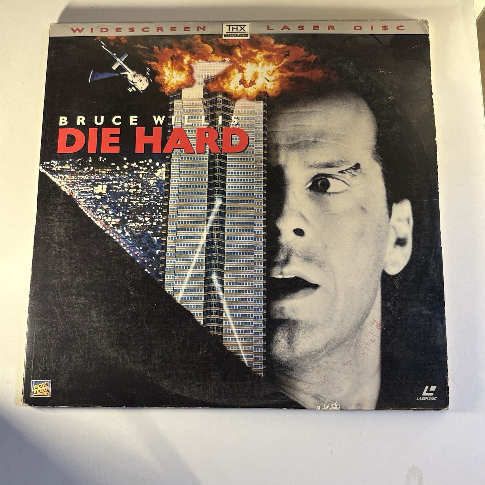 Die Hard LaserDisc Widescreen Movie with Bruce Willis 1995 Die Hard LaserDisc Widescreen Movie with Bruce Willis 1995